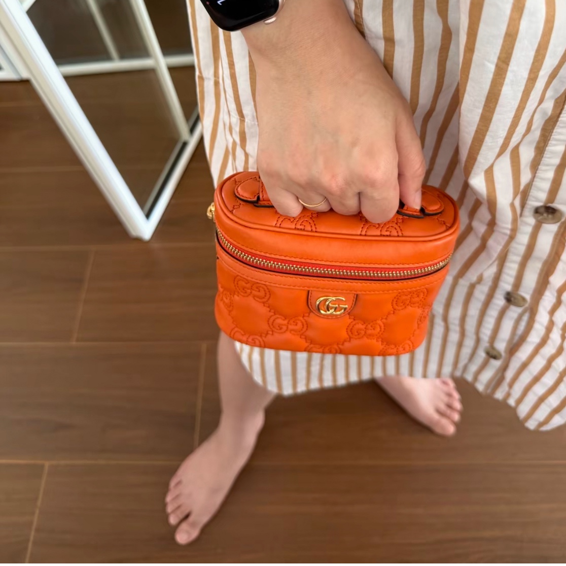Gucci GG Matelasse Top Handle Mini Bag Orange 착용 스타일