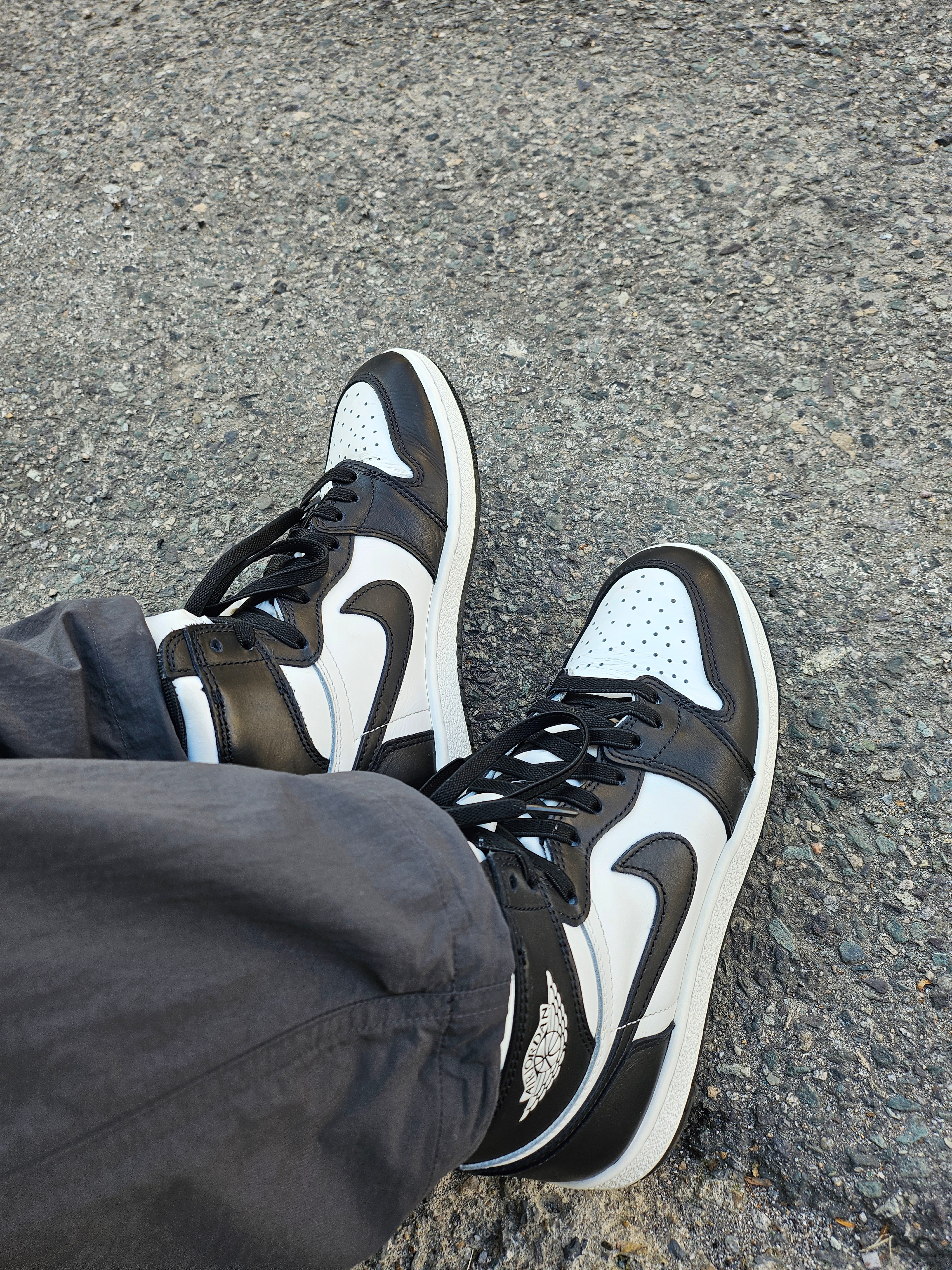 Jordan 1 High 85 Black White, Nike NRG Massive DEPT T-Shirt White - Asia 착용 스타일 - 3