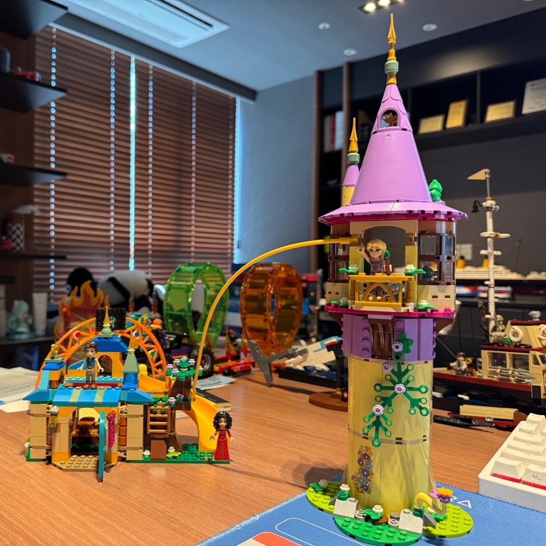 Lego Disney Rapunzel's Tower & The Snuggly Duckling 착용 스타일