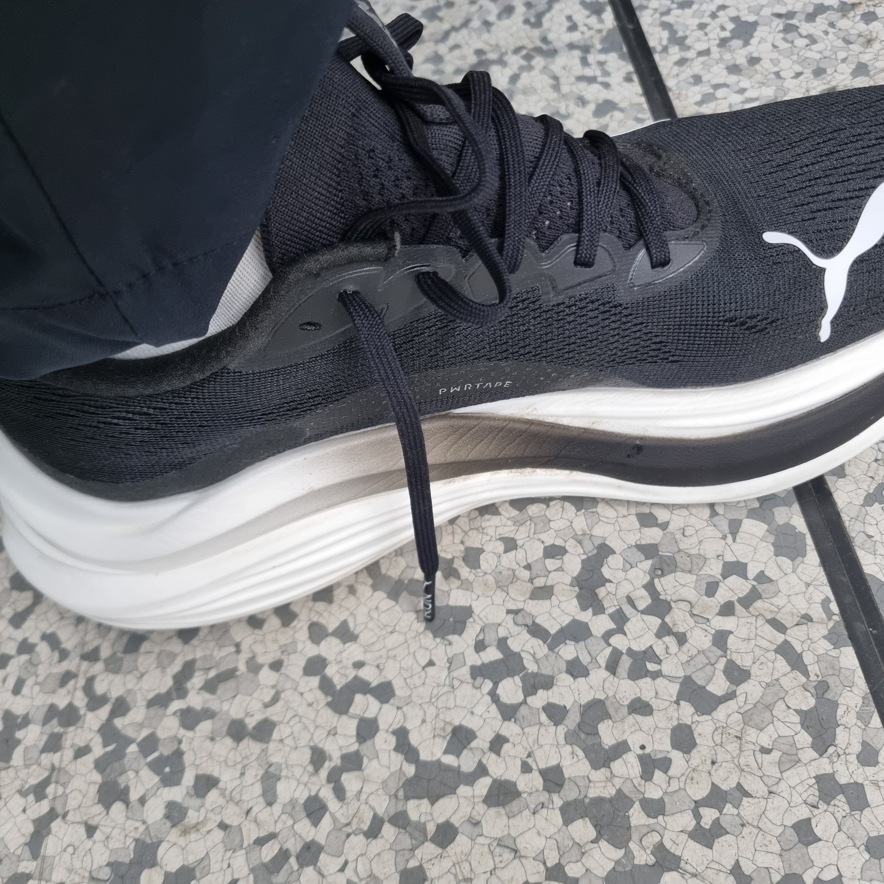 Puma Magmax Nitro Black White 착용 스타일