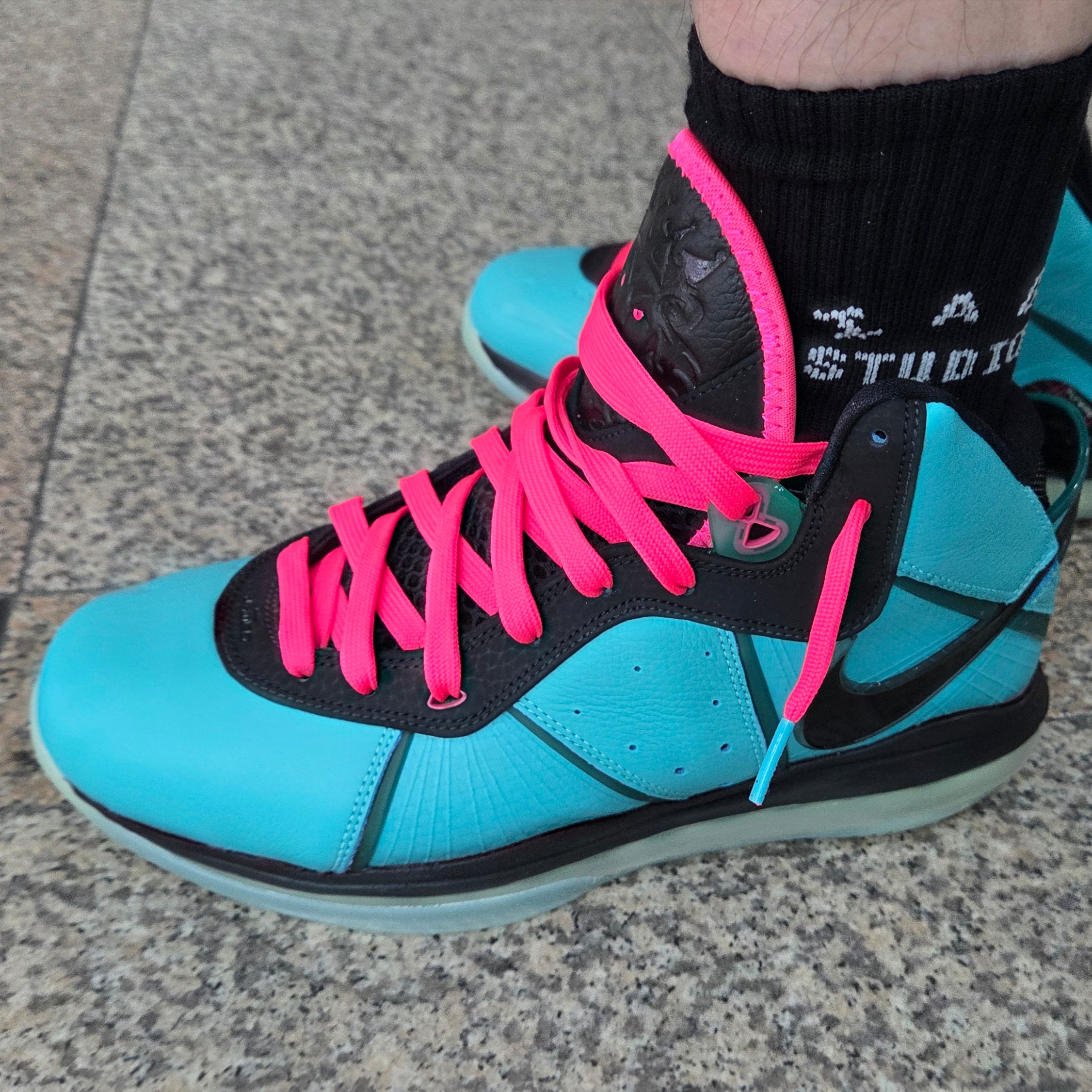 Nike LeBron 8 QS South Beach 2021, IAB Studio Socks Pack White Black 착용 스타일 - 2
