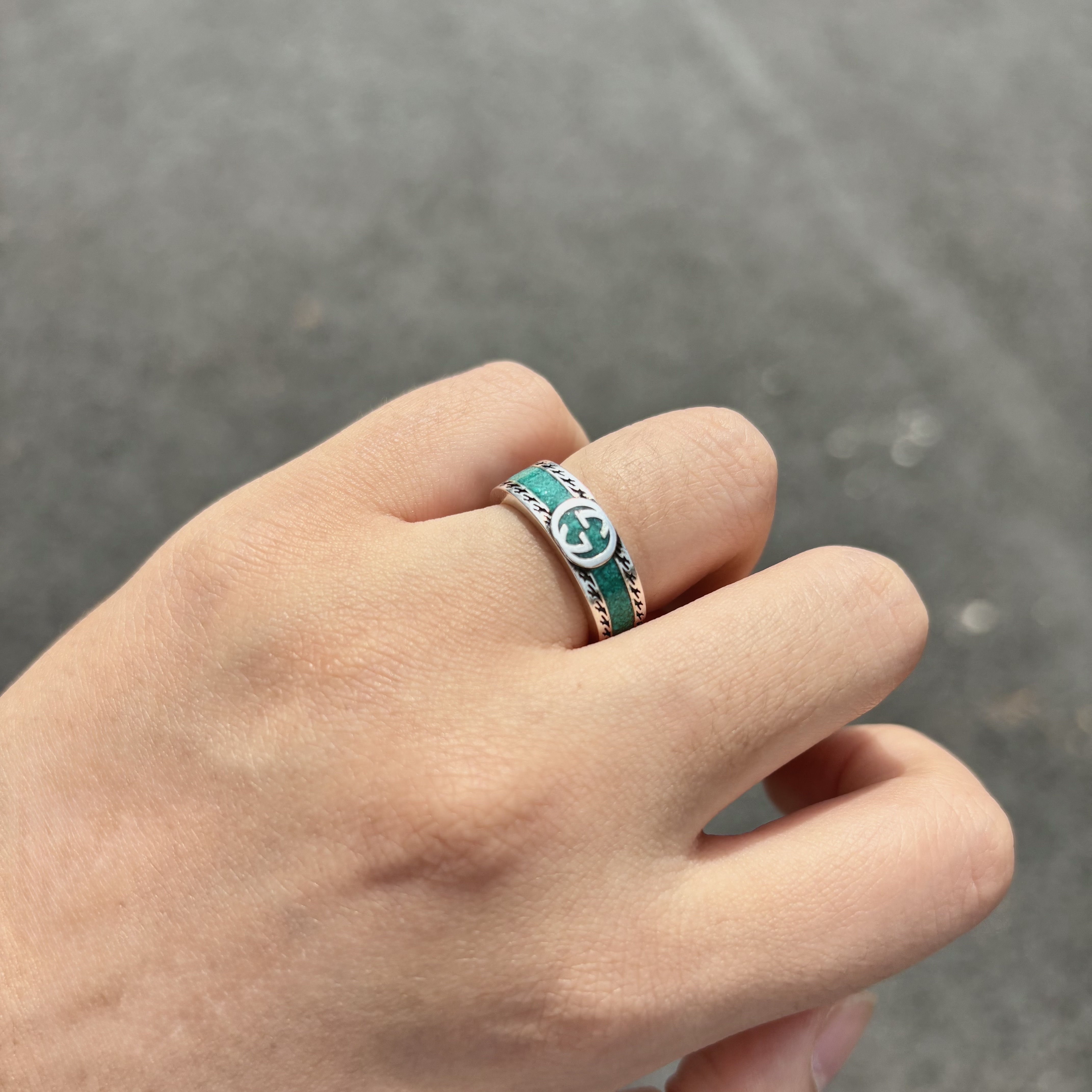 Gucci Ring With Interlocking G Silver Turquoise Enamel 착용 스타일