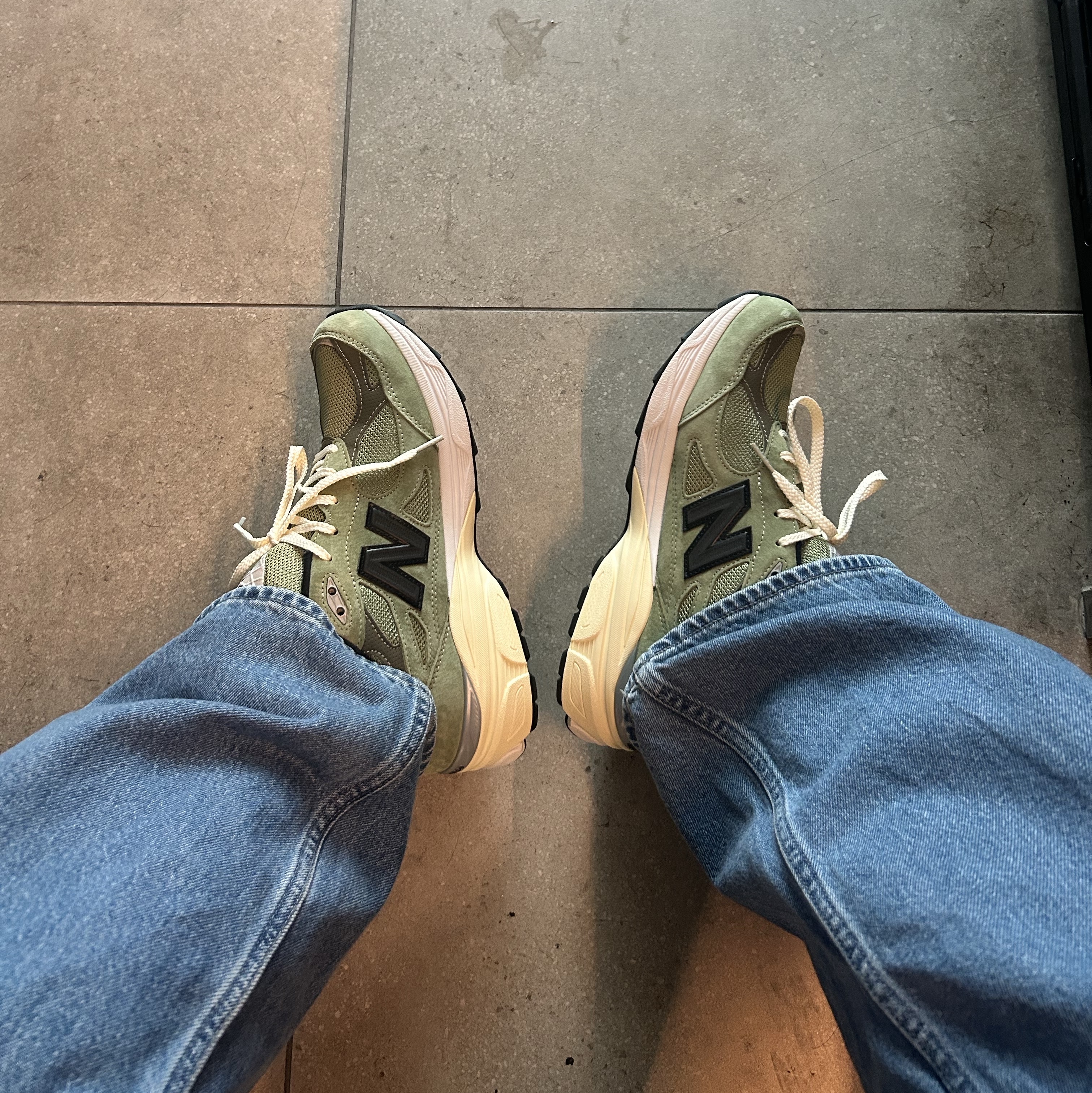New Balance x JJJJound 990v3 Olive 착용 스타일