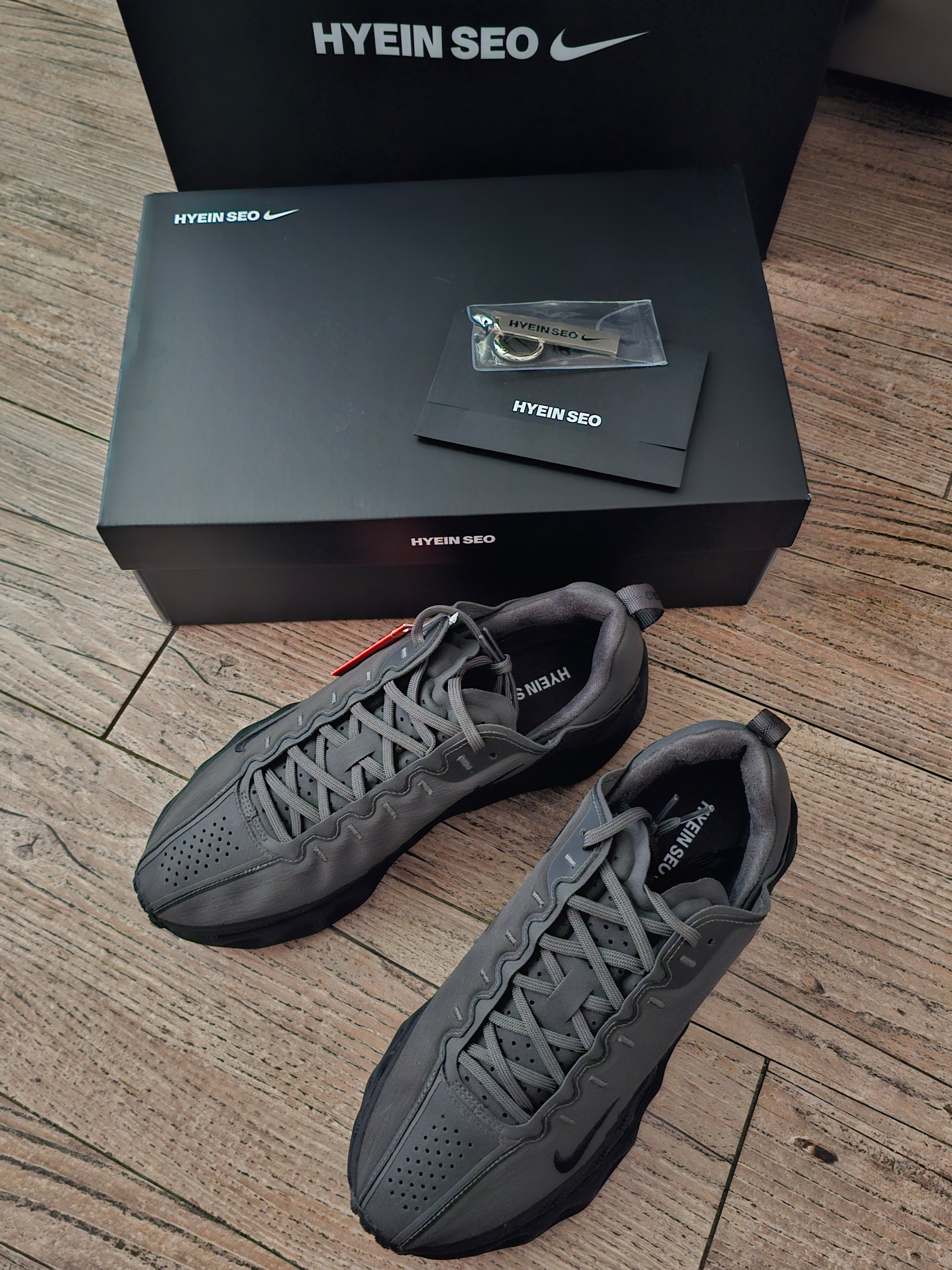 Nike x Hyein Seo Ava Rover Black 착용 스타일 - 4