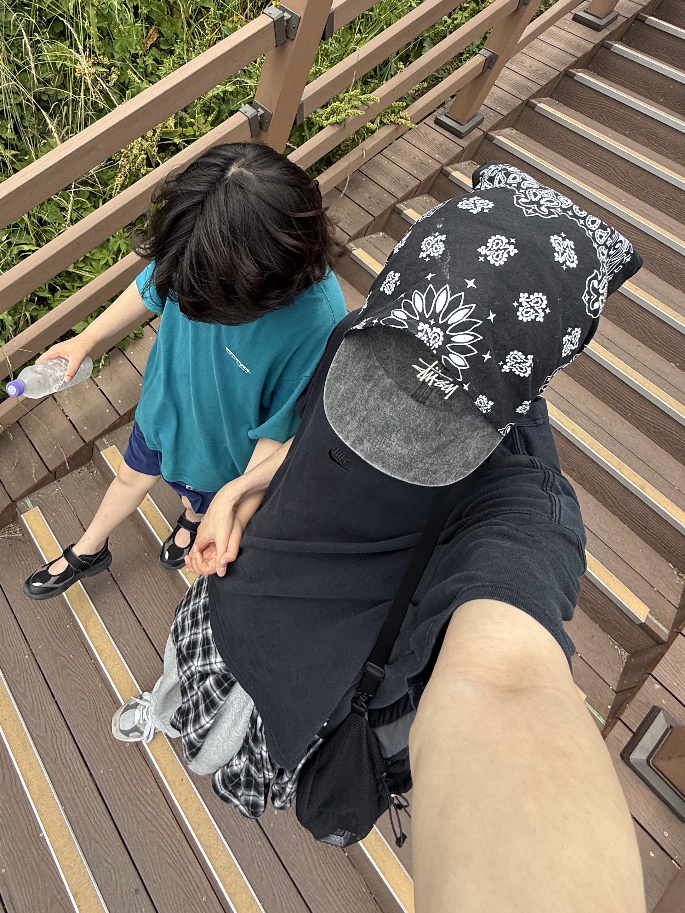 Stussy Washed Basic Low Pro Cap Charcoal, Supreme Hav-A-Hank Bandanas Multicolor (Set of 3) - 24SS 착용 스타일 - 5