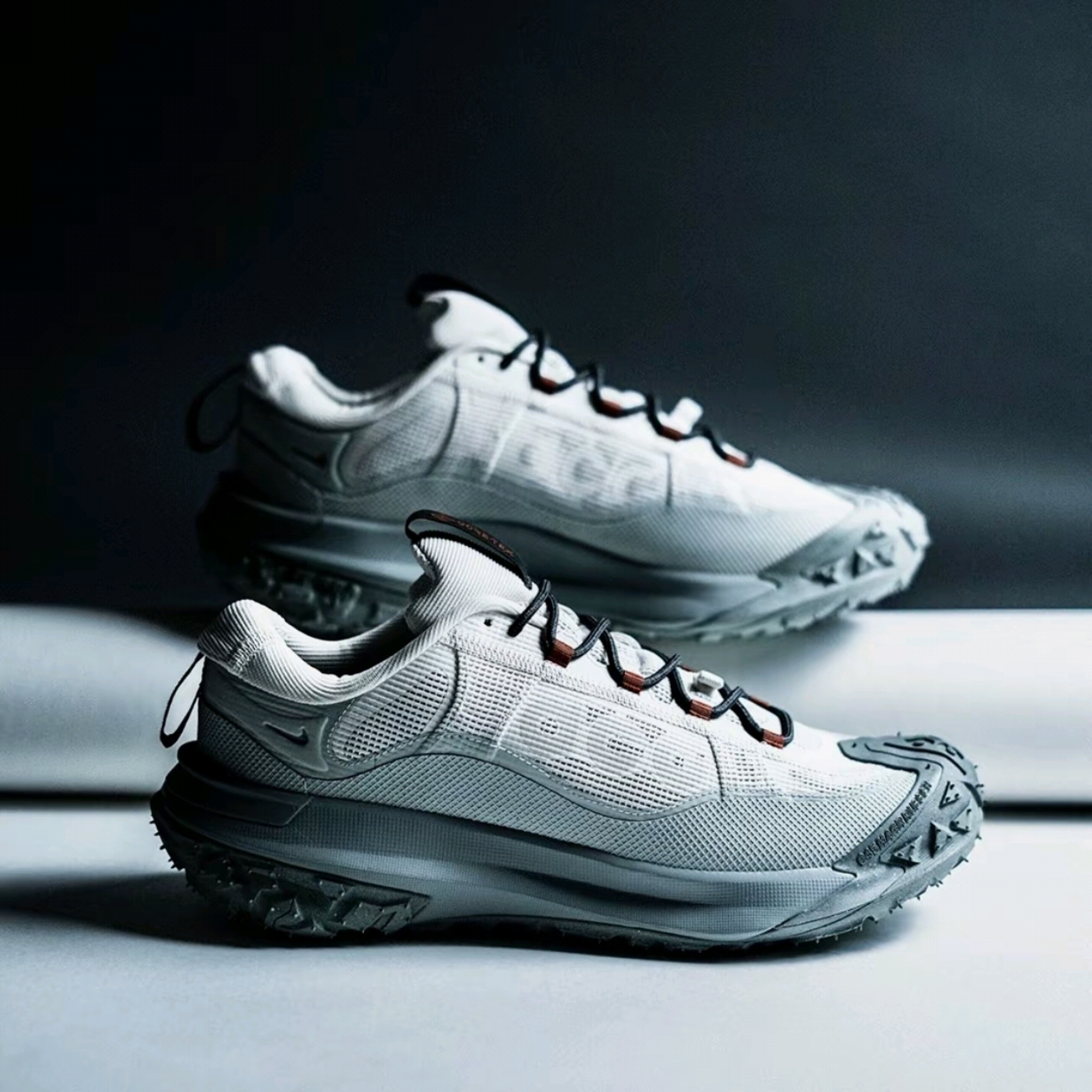 Nike ACG Mountain Fly 2 Low Gore-Tex Phantom Dark Smoke Grey 착용 스타일