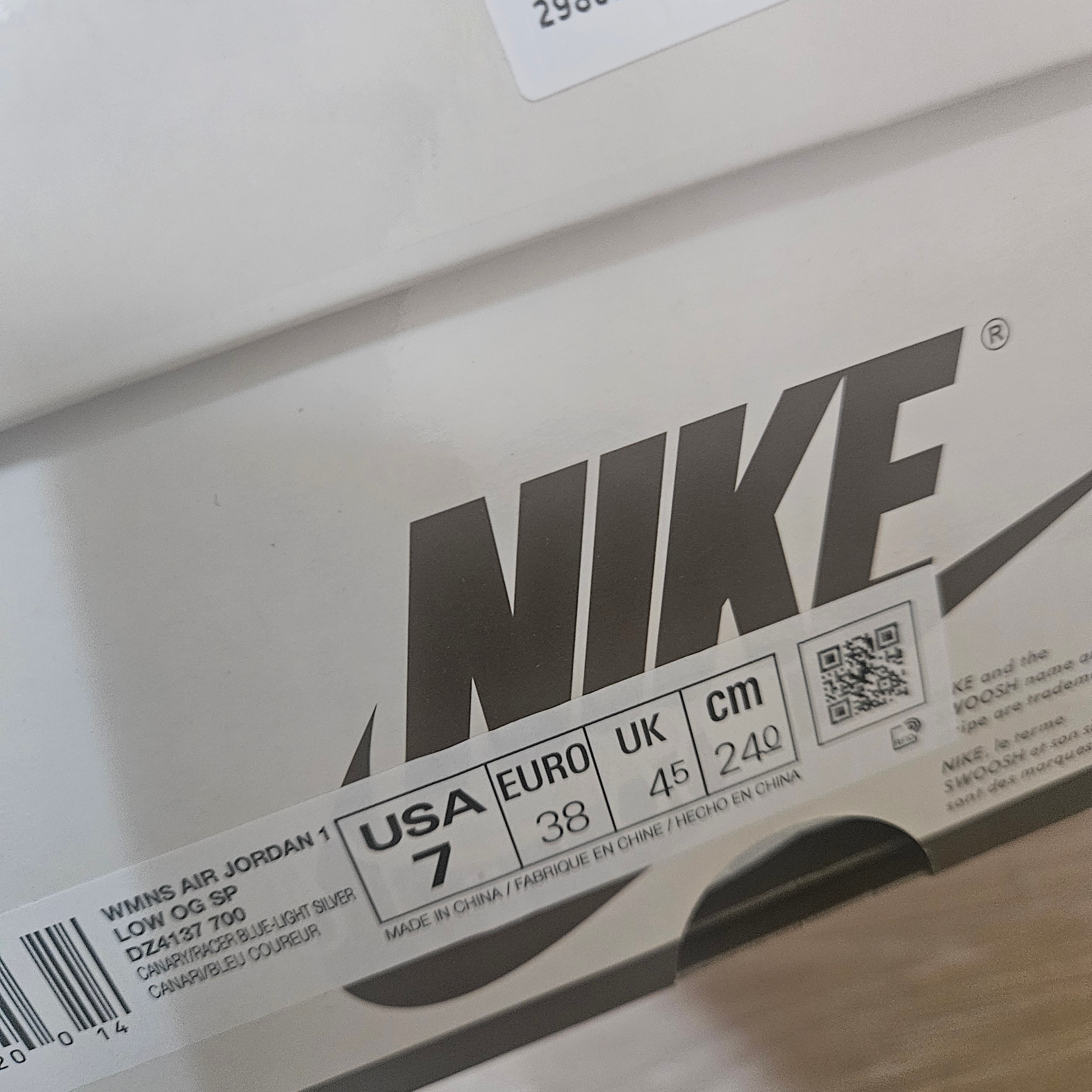 (W) Jordan 1 x Travis Scott Retro Low OG SP Canary 착용 스타일 - 3