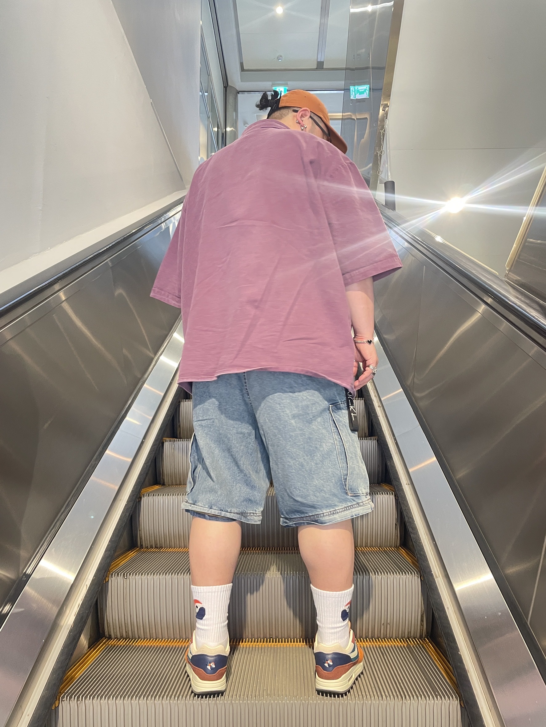 GU x Undercover Denim Convertible Wide Cargo Pants Blue, Nike x Kasina Air Max 1 SP Won-Ang Orange 착용 스타일 - 1