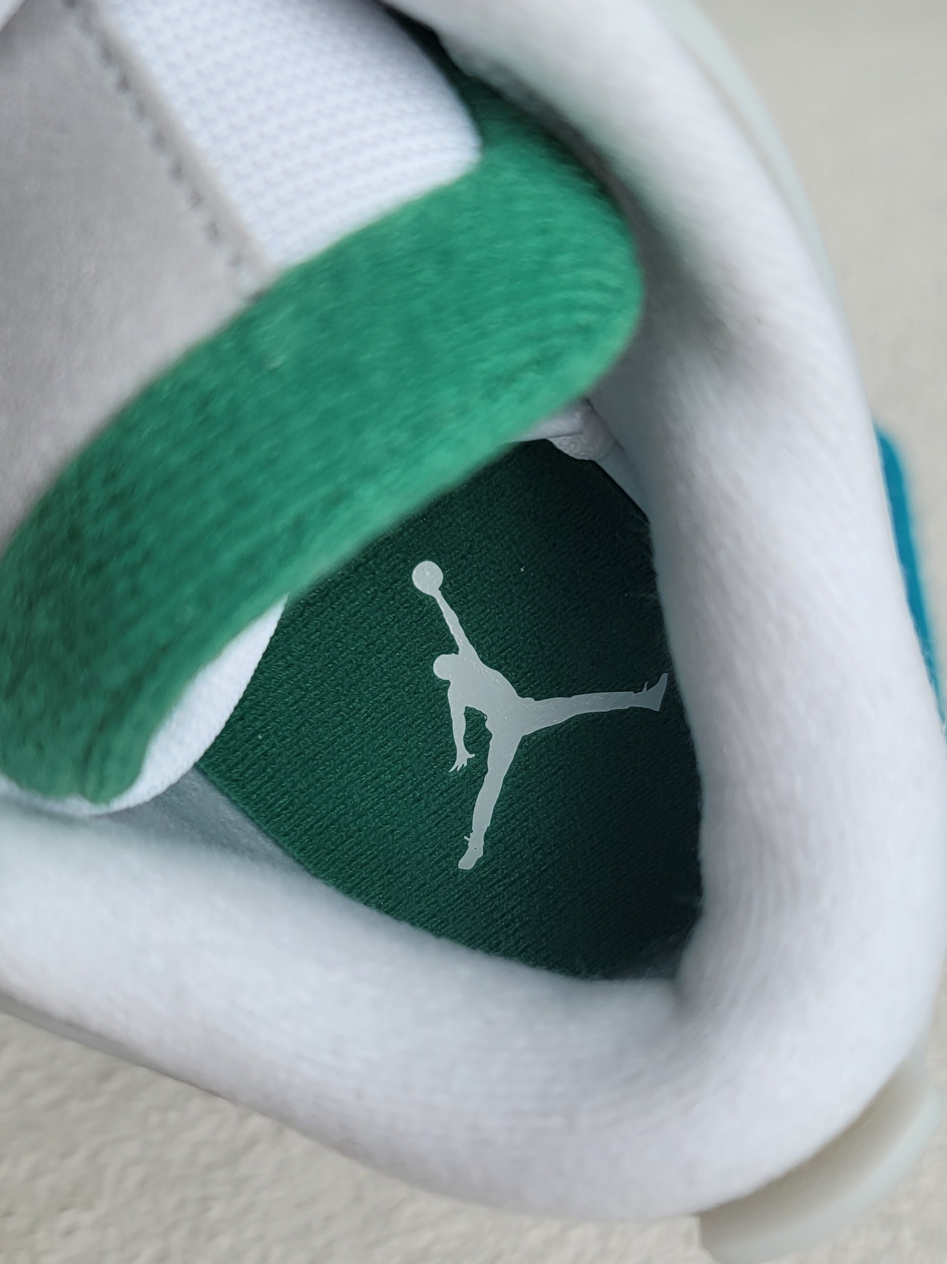 Jordan 4 RM White Pine Green 착용 스타일 - 4
