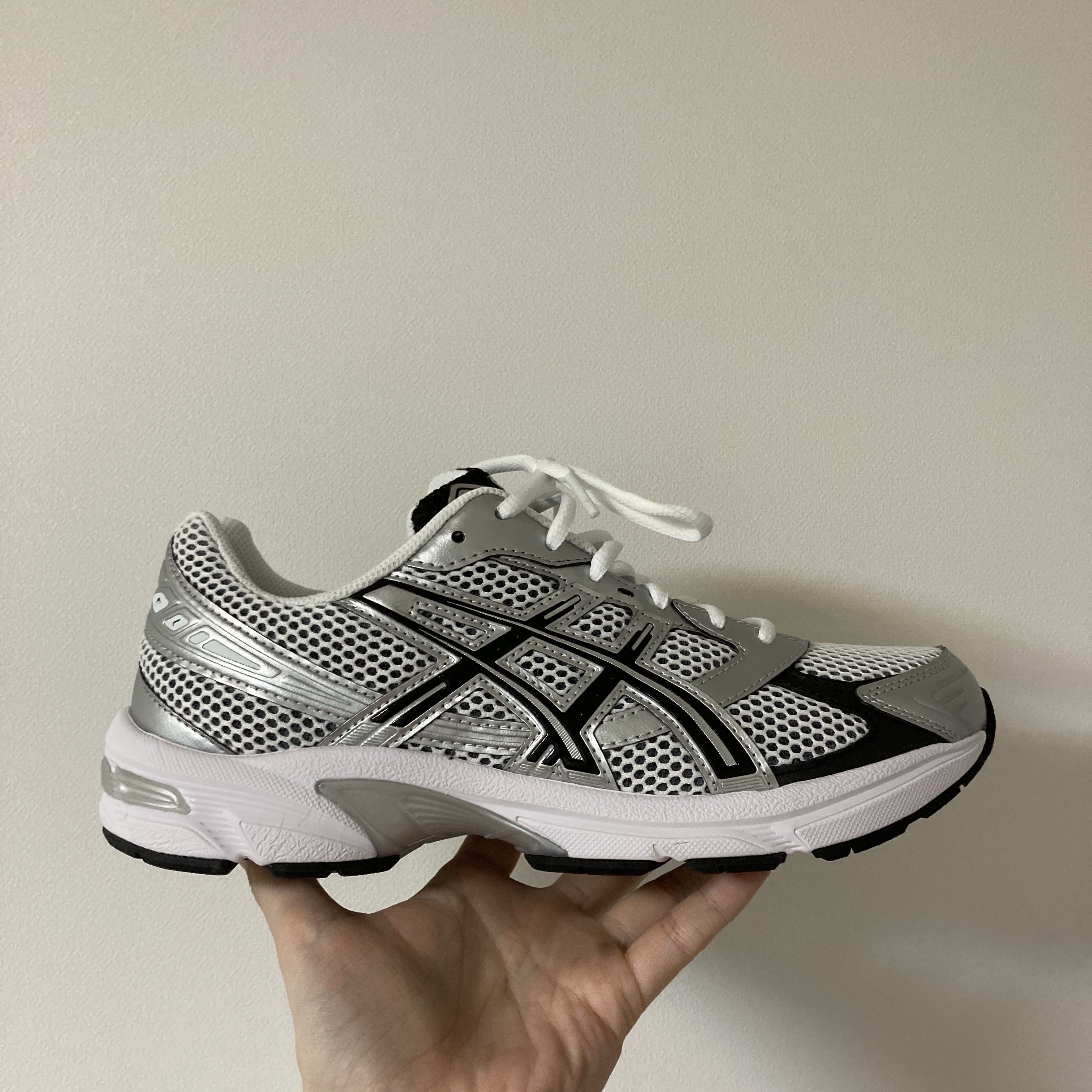 Asics Gel-1130 White Black 착용 스타일 - 5