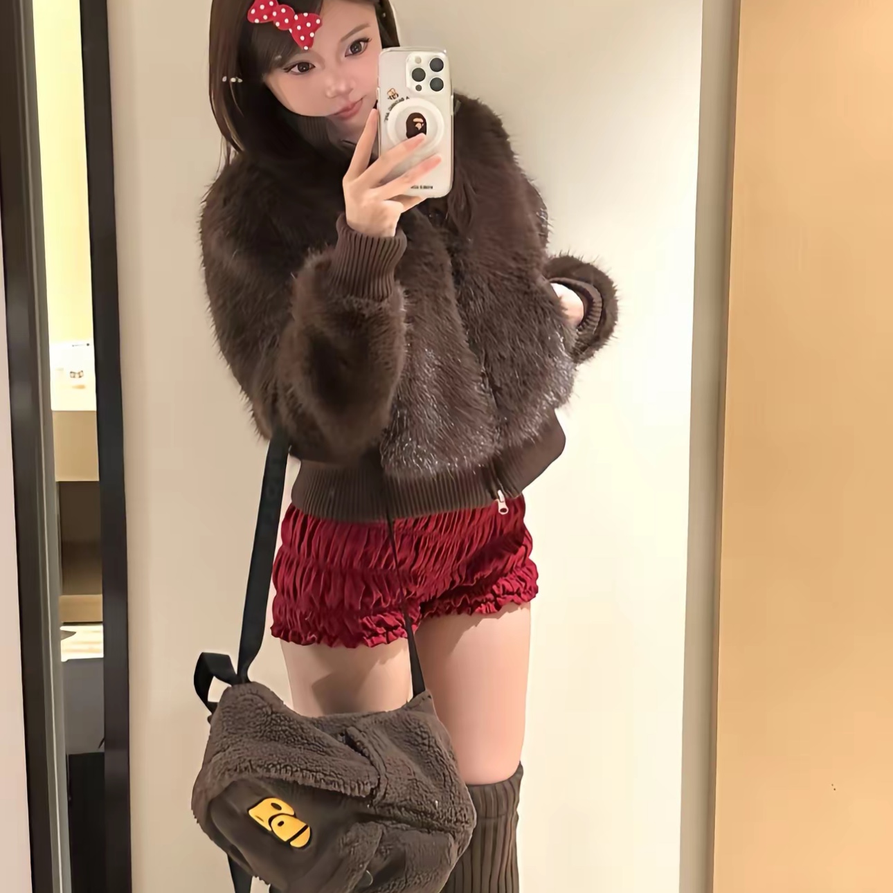 BAPE Baby Milo Mini Fur Backpack Brown 착용 스타일
