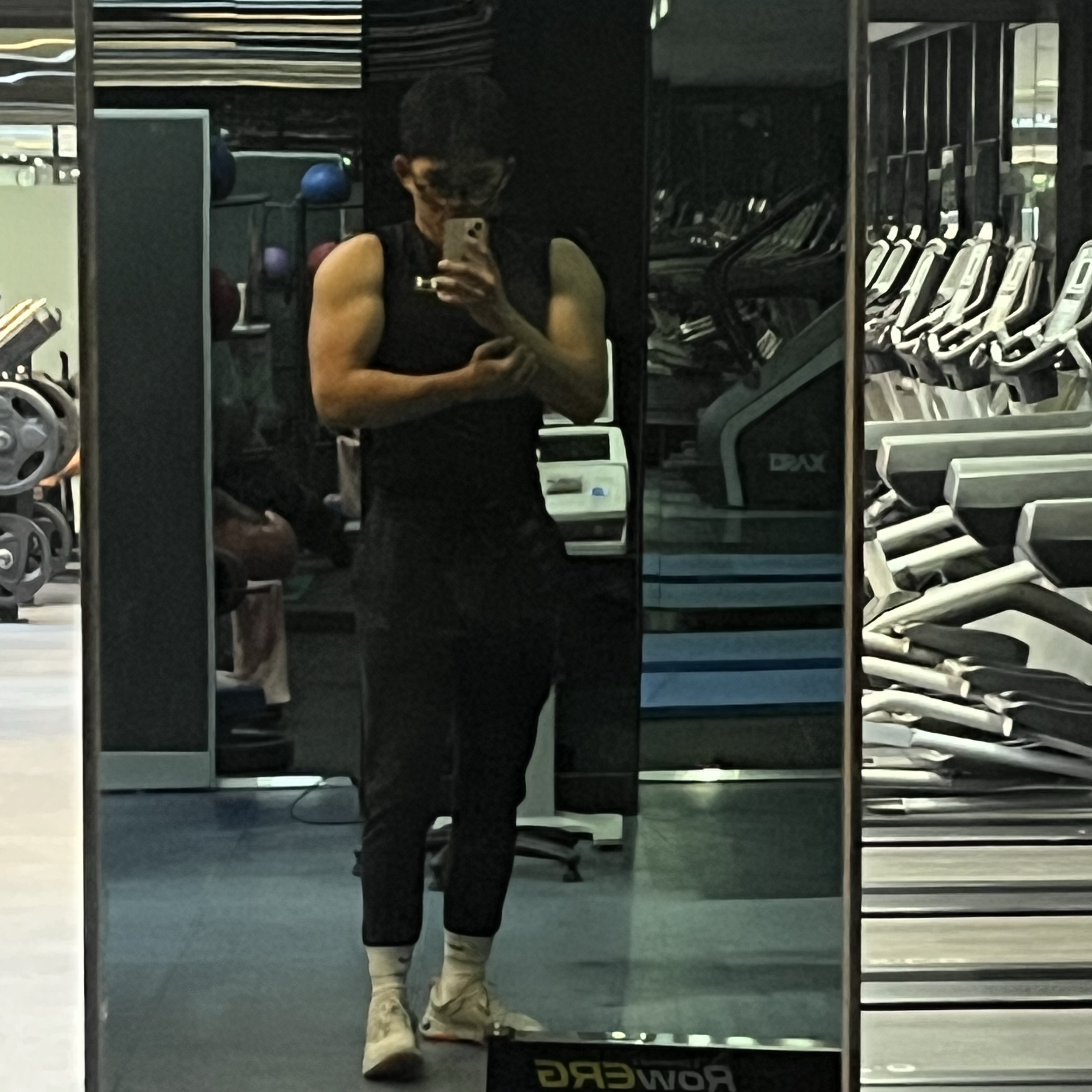 Under Armour HeatGear Sleeveless Black, Nike Joyride Run Flyknit White Bright Mango 착용 스타일