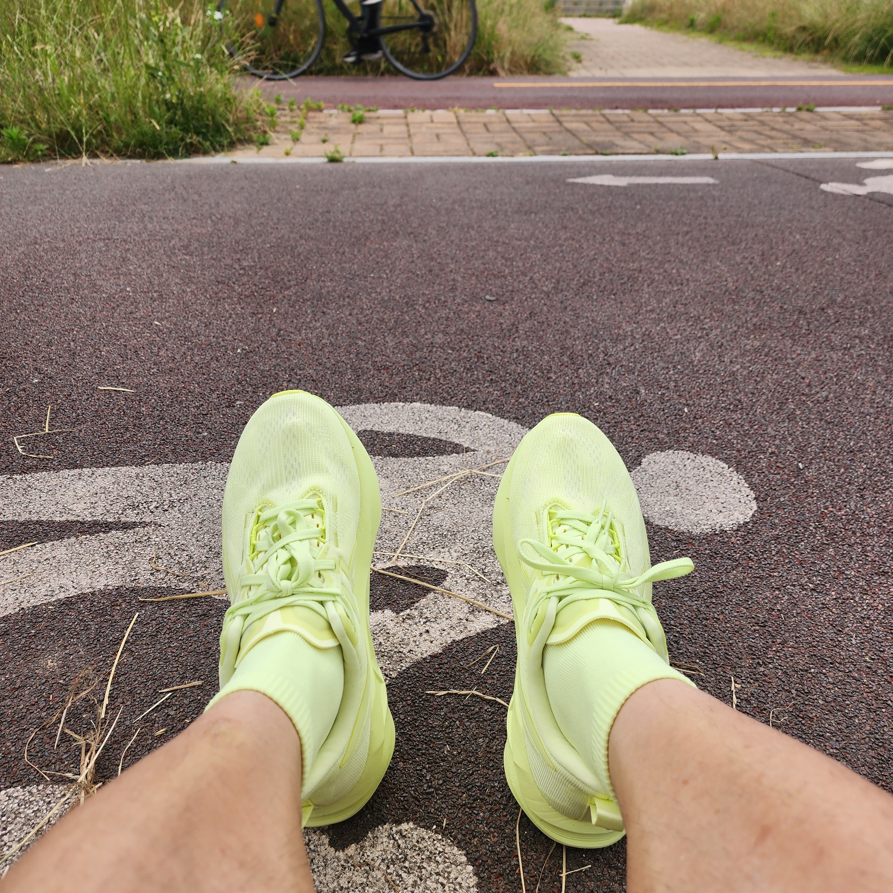 Asics Novablast 5 Lite Show Huddle Yellow 착용 스타일