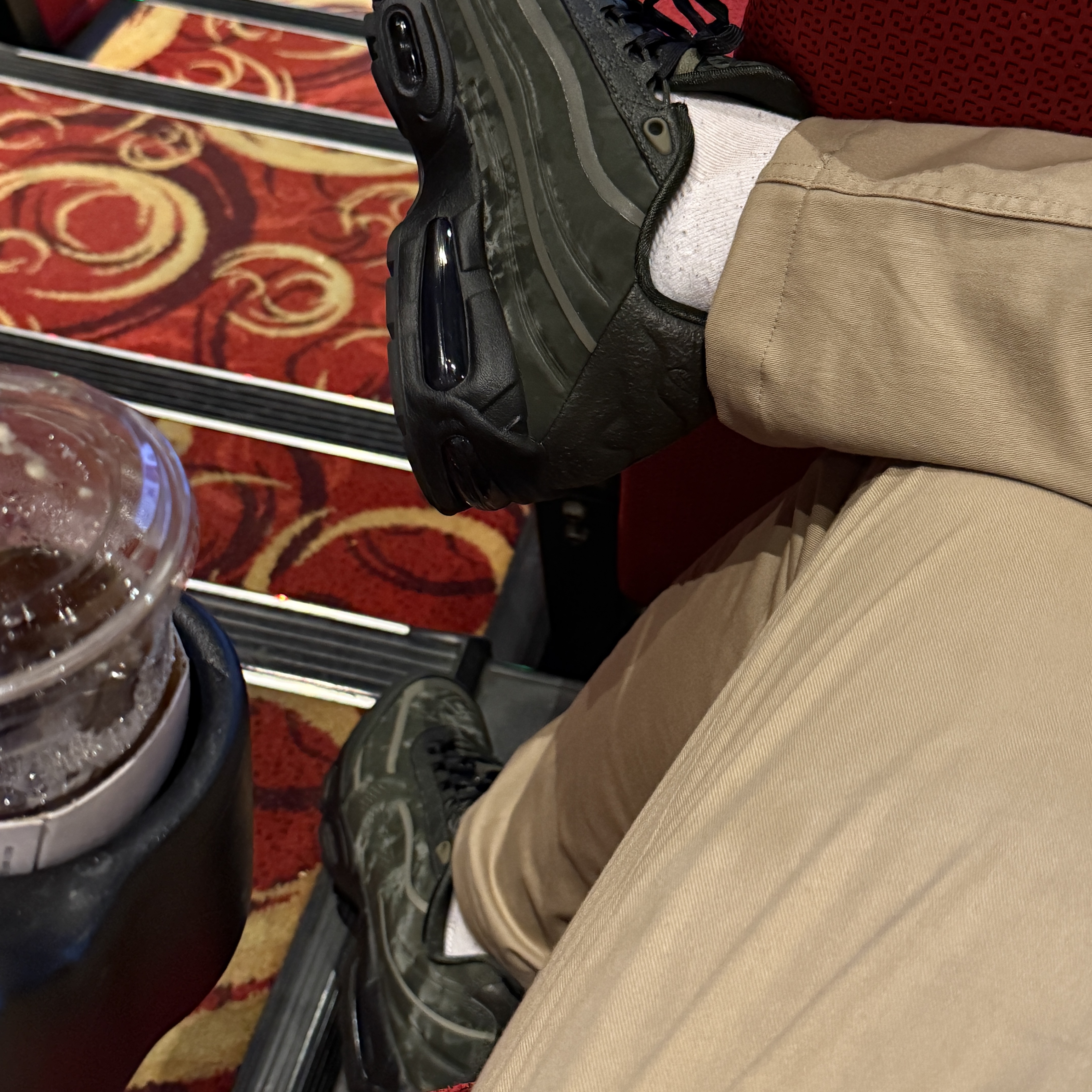 Nike x Worksout Air Max 95 Medium Olive and Sequoia 착용 스타일 - 1