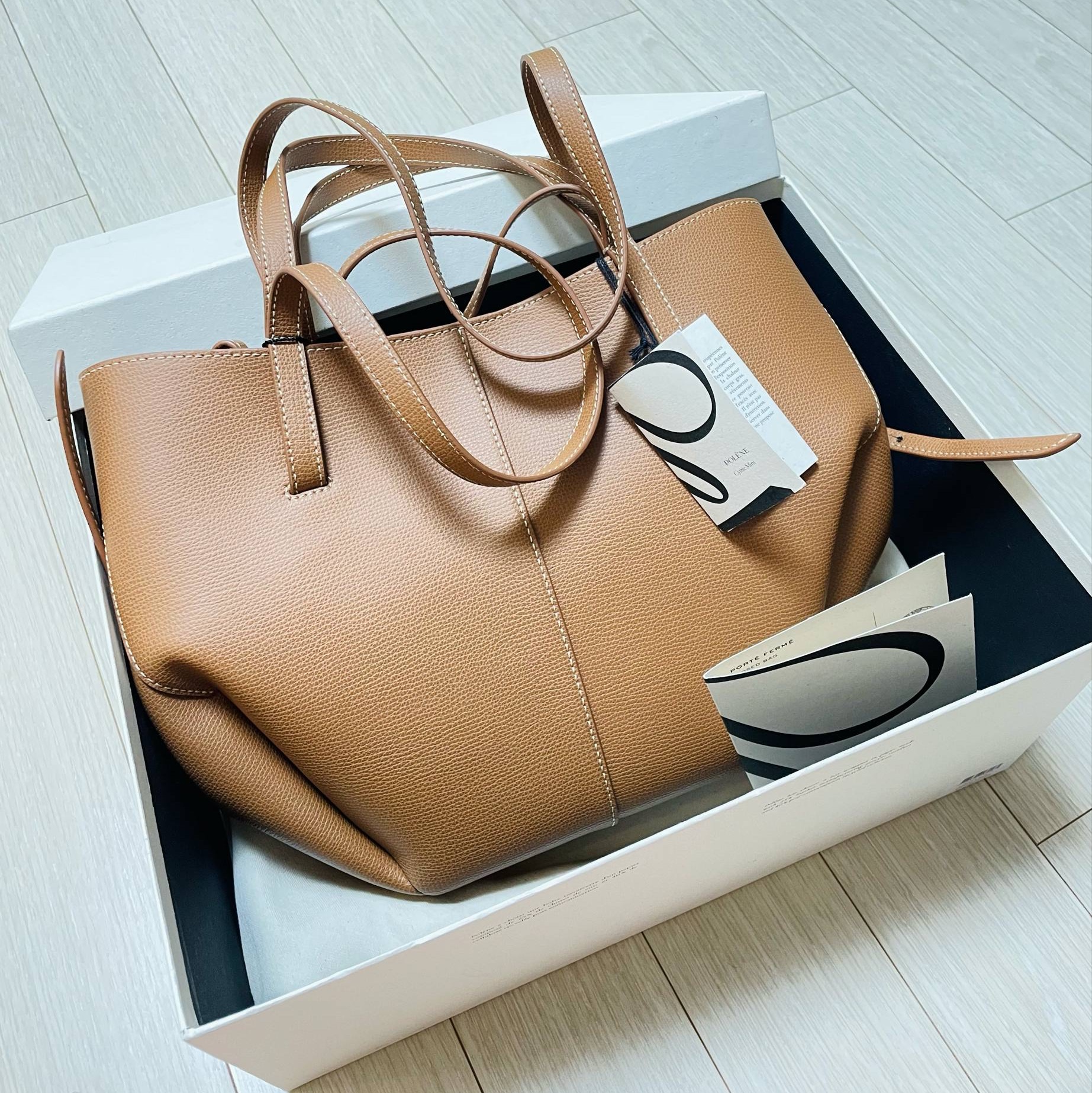 Polene Cyme Mini Camel 착용 스타일