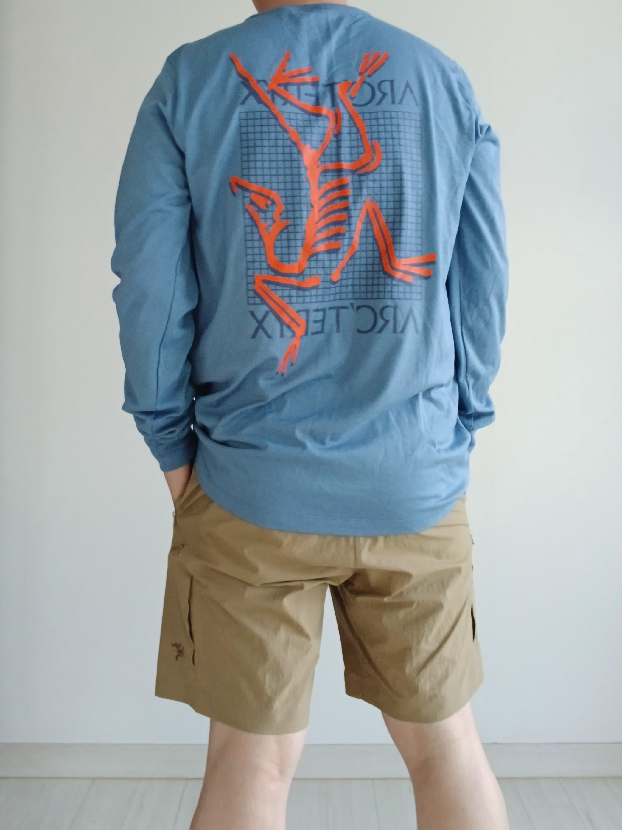 Arc'teryx Arc'Multi Bird Logo LS T-Shirt Stone Wash, Arc'teryx Gamma Quick Dry Shorts 9 Inch Canvas 착용 스타일 - 10