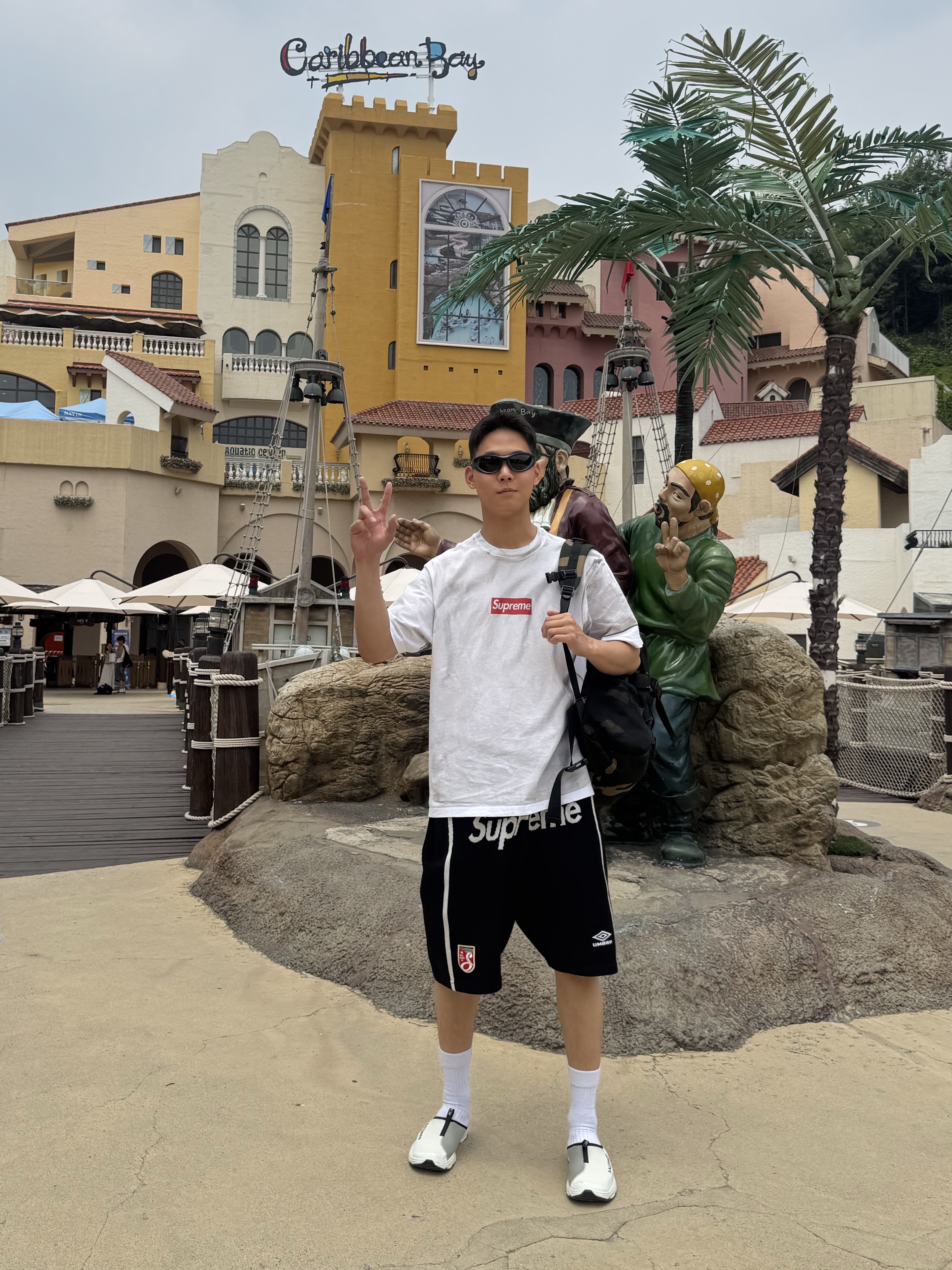 Supreme x MM6 Maison Margiela Box Logo T-Shirt White - 24SS, Supreme x Umbro Knit Soccer Shorts Black - 25SS 착용 스타일