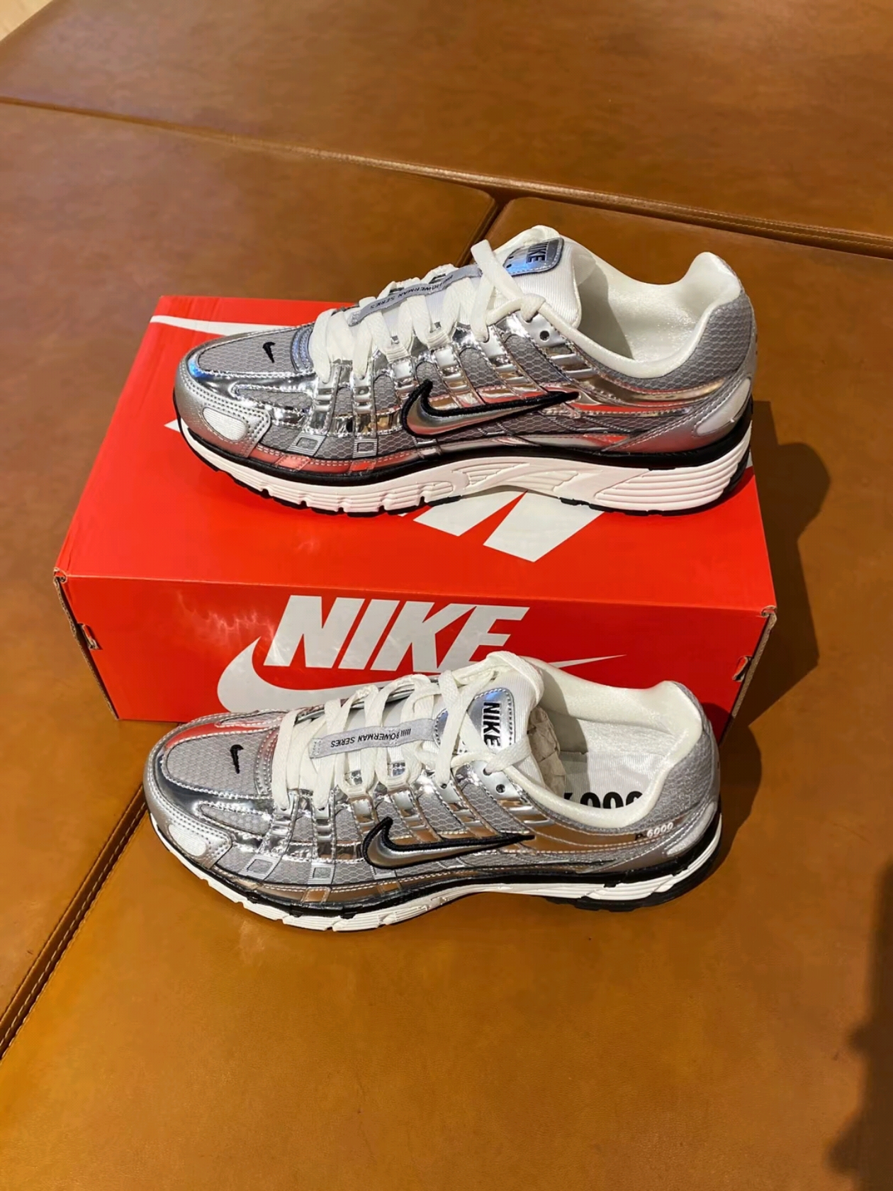 Nike P-6000 Metallic Silver 착용 스타일
