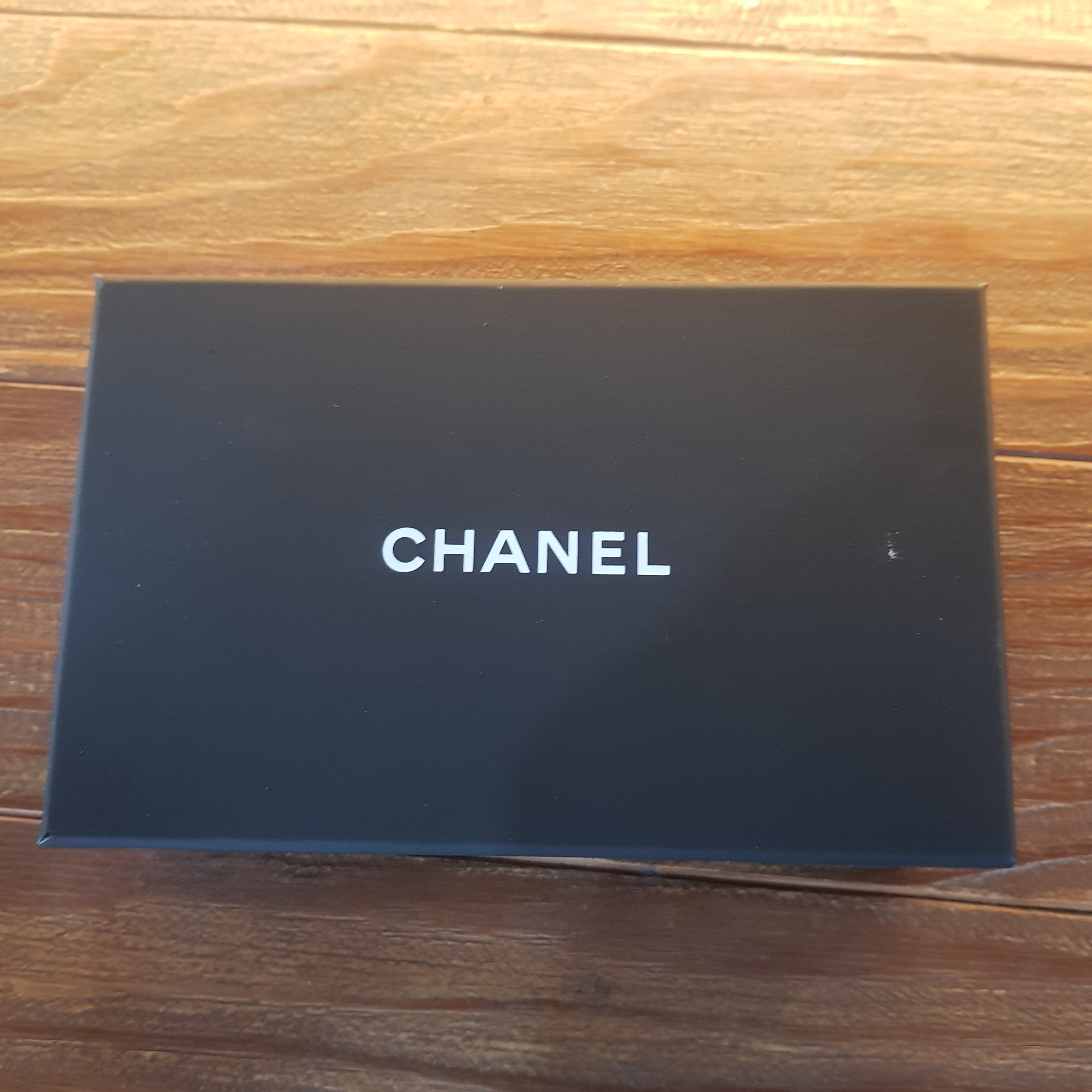 Chanel Classic Card Holder Grained Calfskin & Silver Black 착용 스타일 - 1