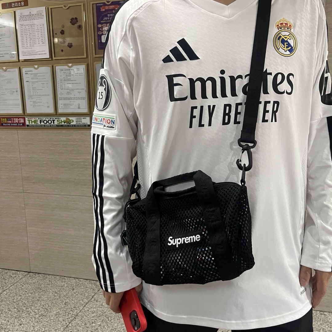 Supreme Mesh Mini Duffle Bag Black - 25SS, Adidas Real Madrid 2024/25 Home Long Sleeve Jersey White - KR Sizing (Non Marking Ver.) 착용 스타일