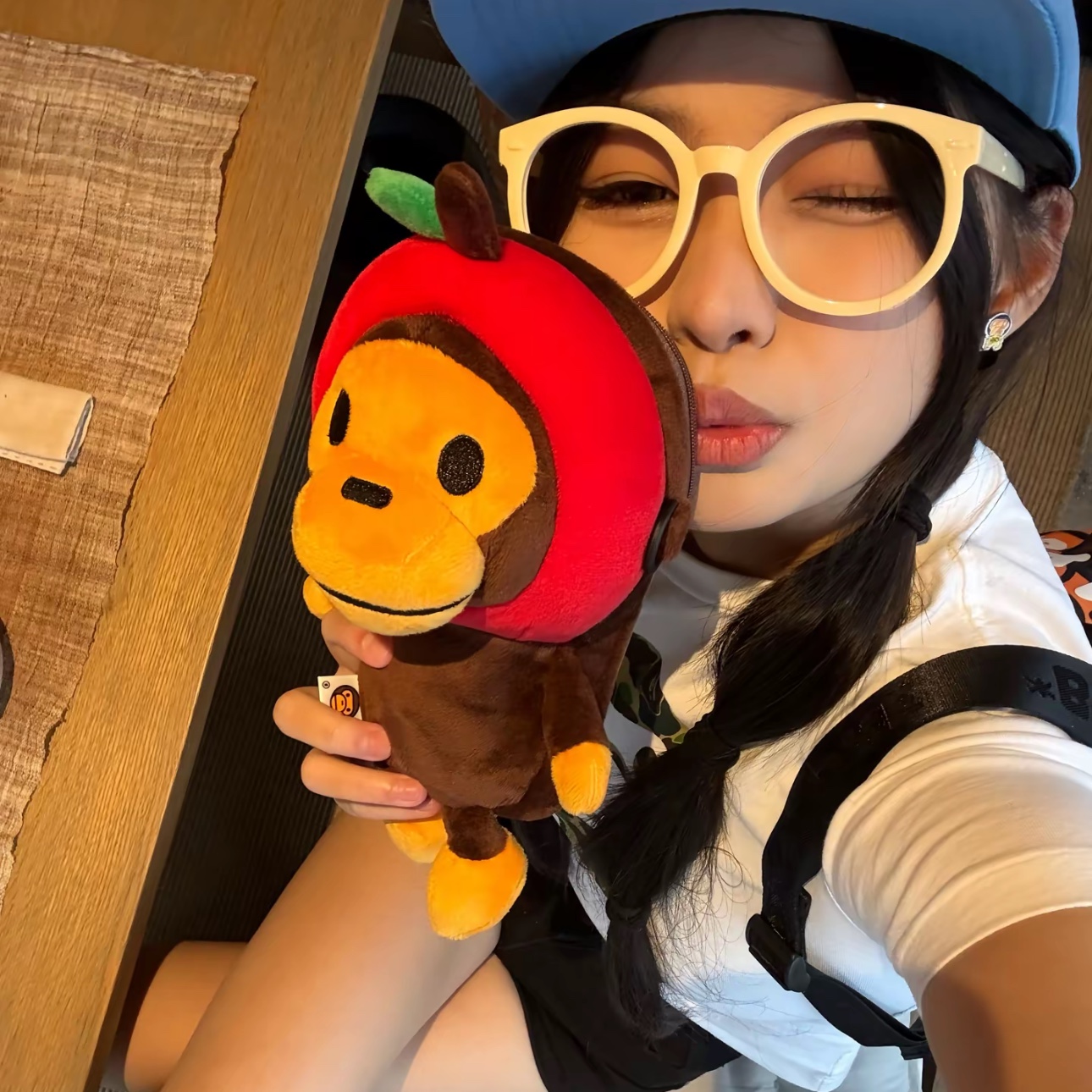 BAPE Baby Milo Plush Mobile Bag Red 착용 스타일