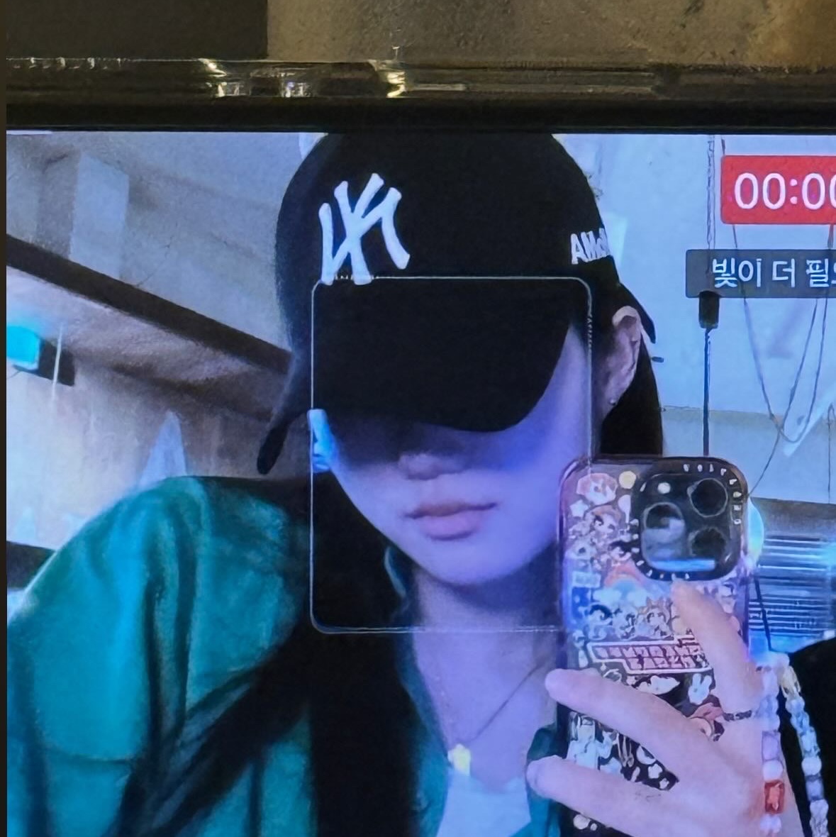 New Era x MoMA New York Yankees Cap Black, Scudo Karen Beads Bracelet Ocean Blue 착용 스타일 - 4