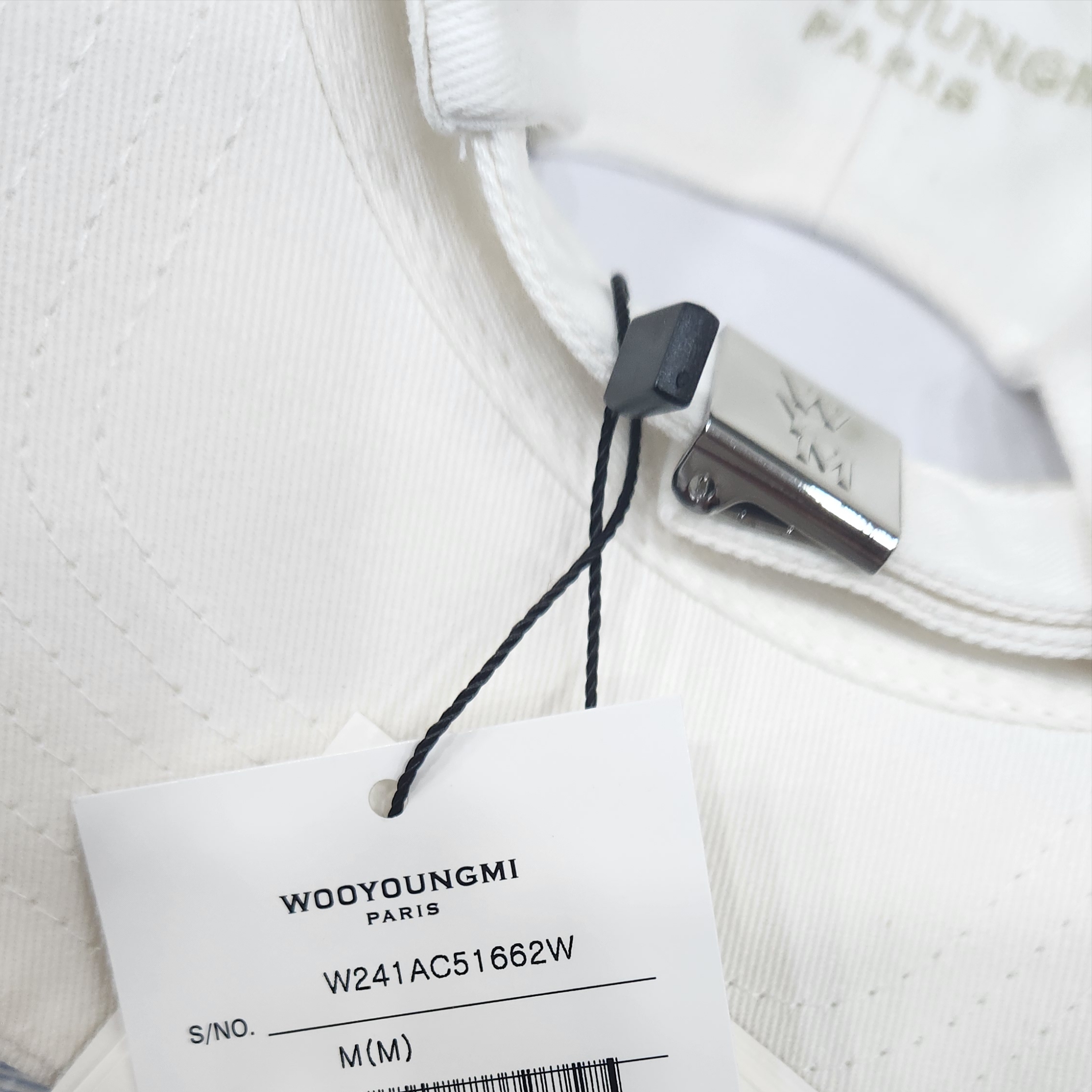 Wooyoungmi Aurora Embossed Logo Ball Cap White - 24SS 착용 스타일