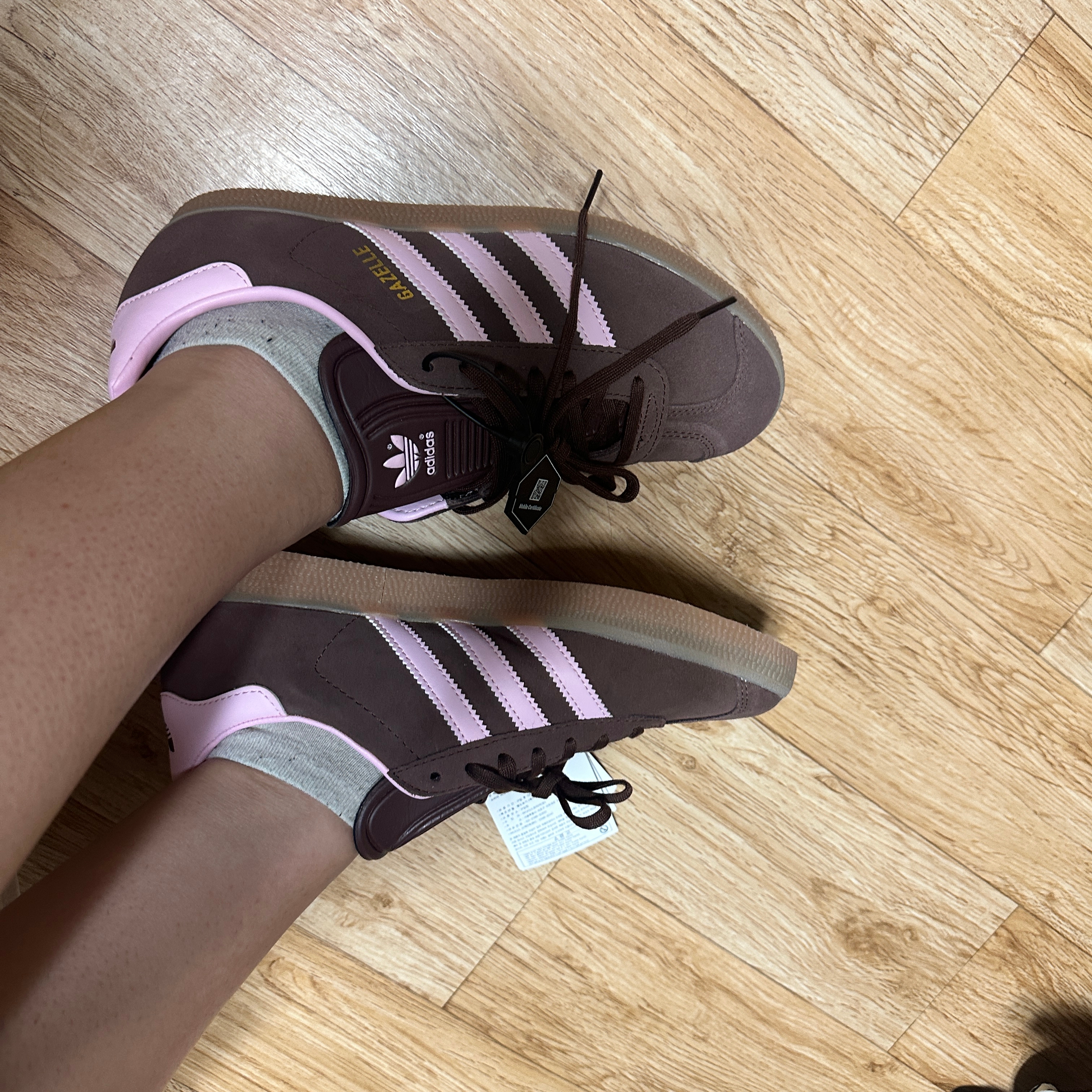 Adidas Gazelle Auburn Clear Pink 착용 스타일