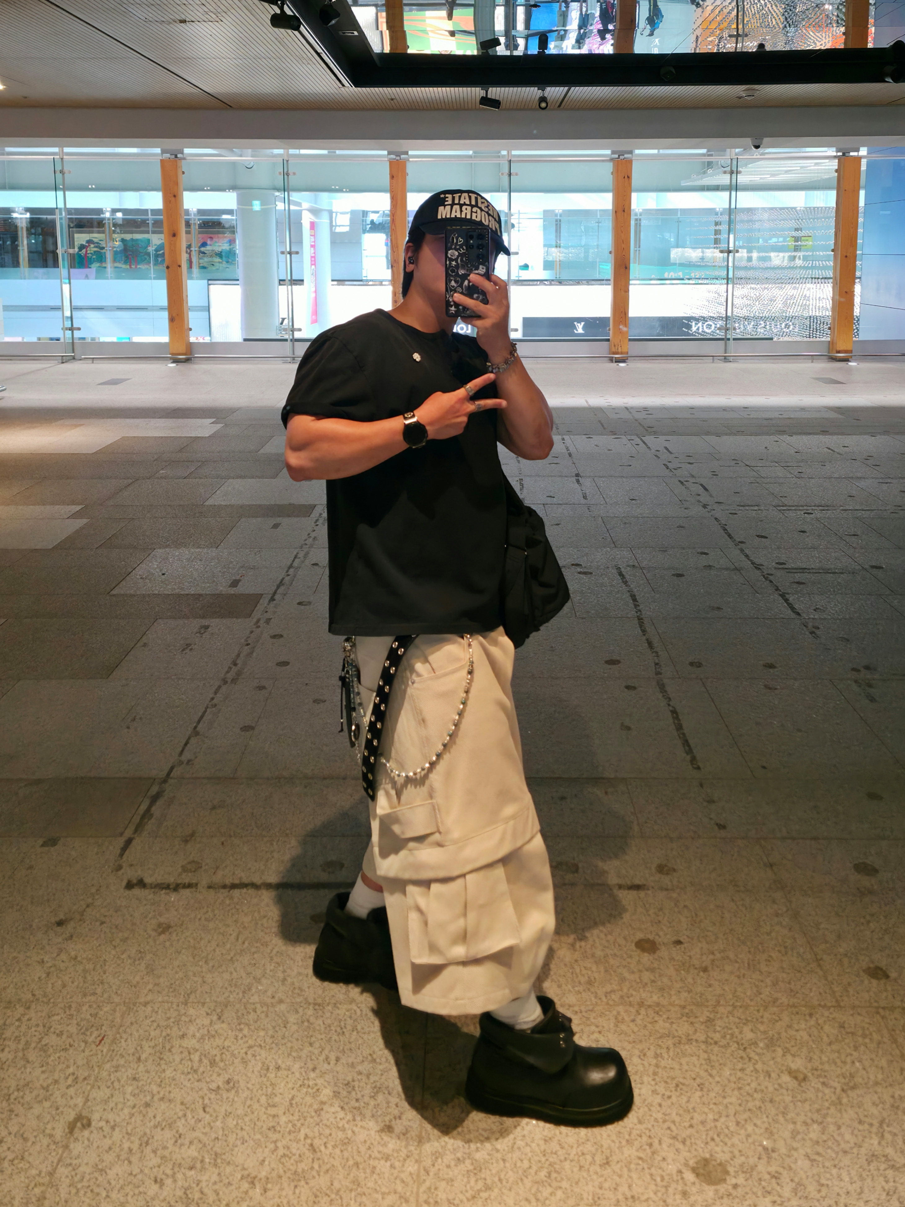 Kamien Titan Bermuda Pants Light Beige, Kamien x MJD Double Hole Belt Black Shearling Calfskin 착용 스타일