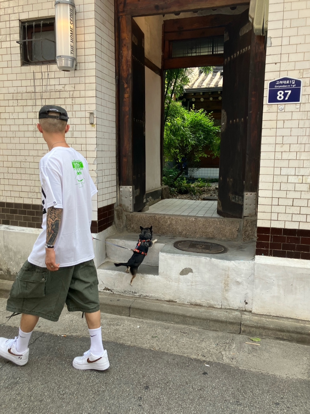 Nike x Supreme x GOODENOUGH Air Force 1 Low White - 25SS, Supreme x GOODENOUGH Device T-Shirt White - 25SS 착용 스타일 - 2