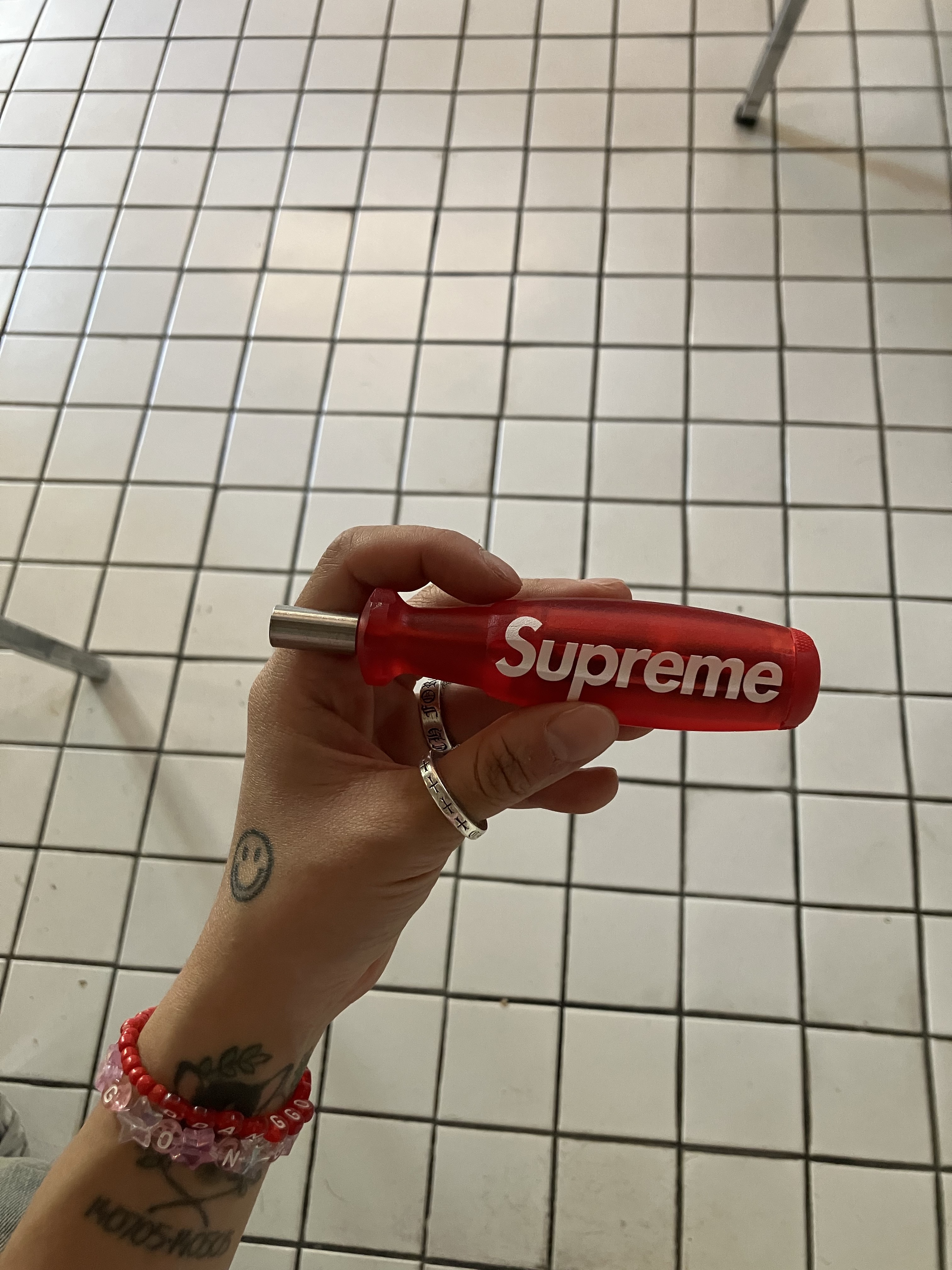 Supreme x PB Swiss Tools Screwdriver Red - 25SS, Nike x Supreme x GOODENOUGH Air Force 1 Low White - 25SS 착용 스타일 - 2
