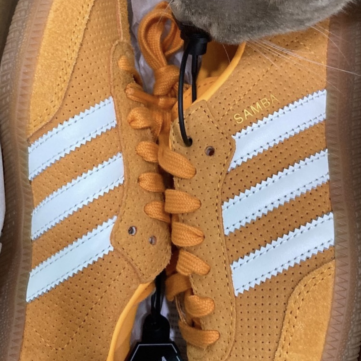Adidas Samba OG Orange Rush 착용 스타일