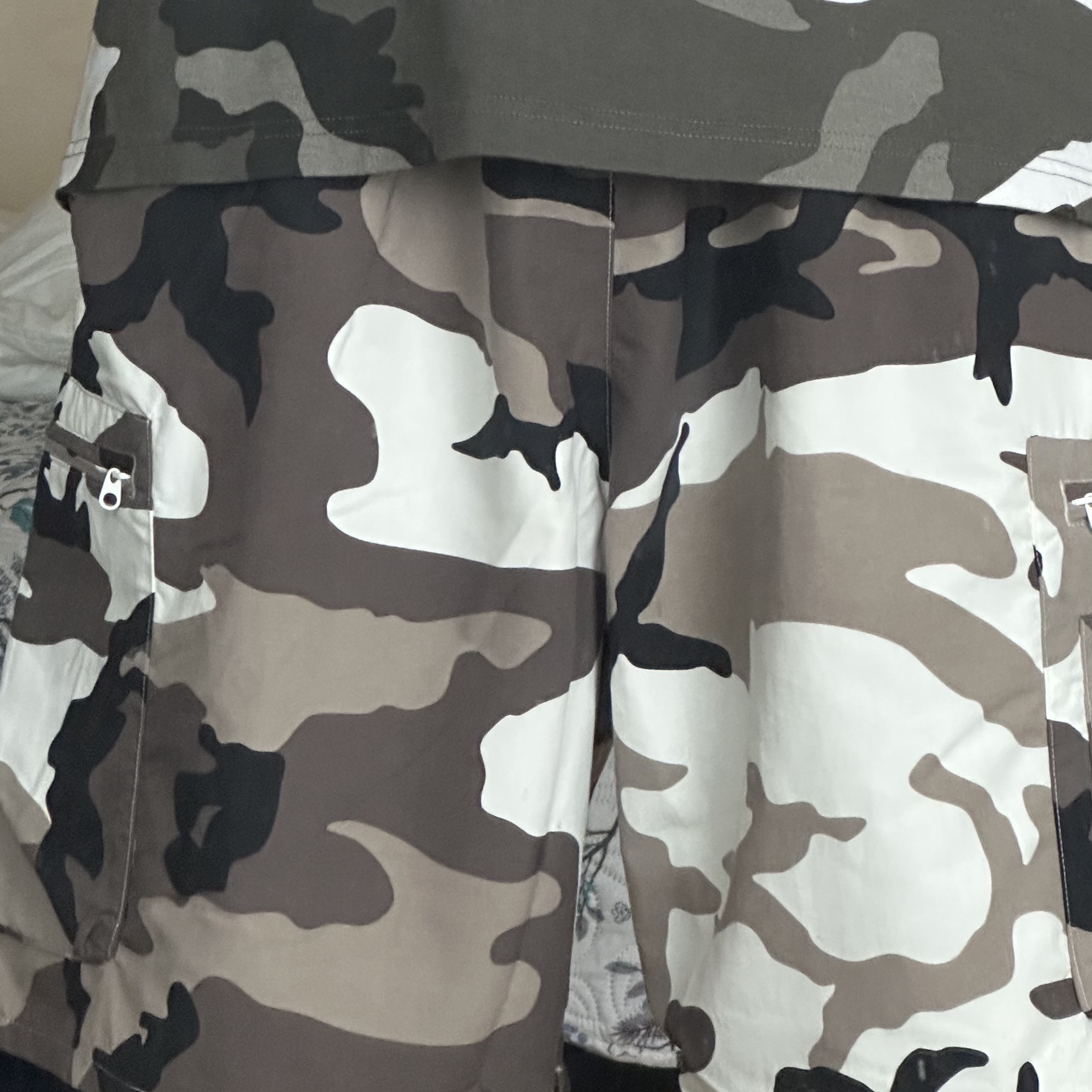 Supreme Cargo Water Short Snow Camo - 25SS 착용 스타일 - 2