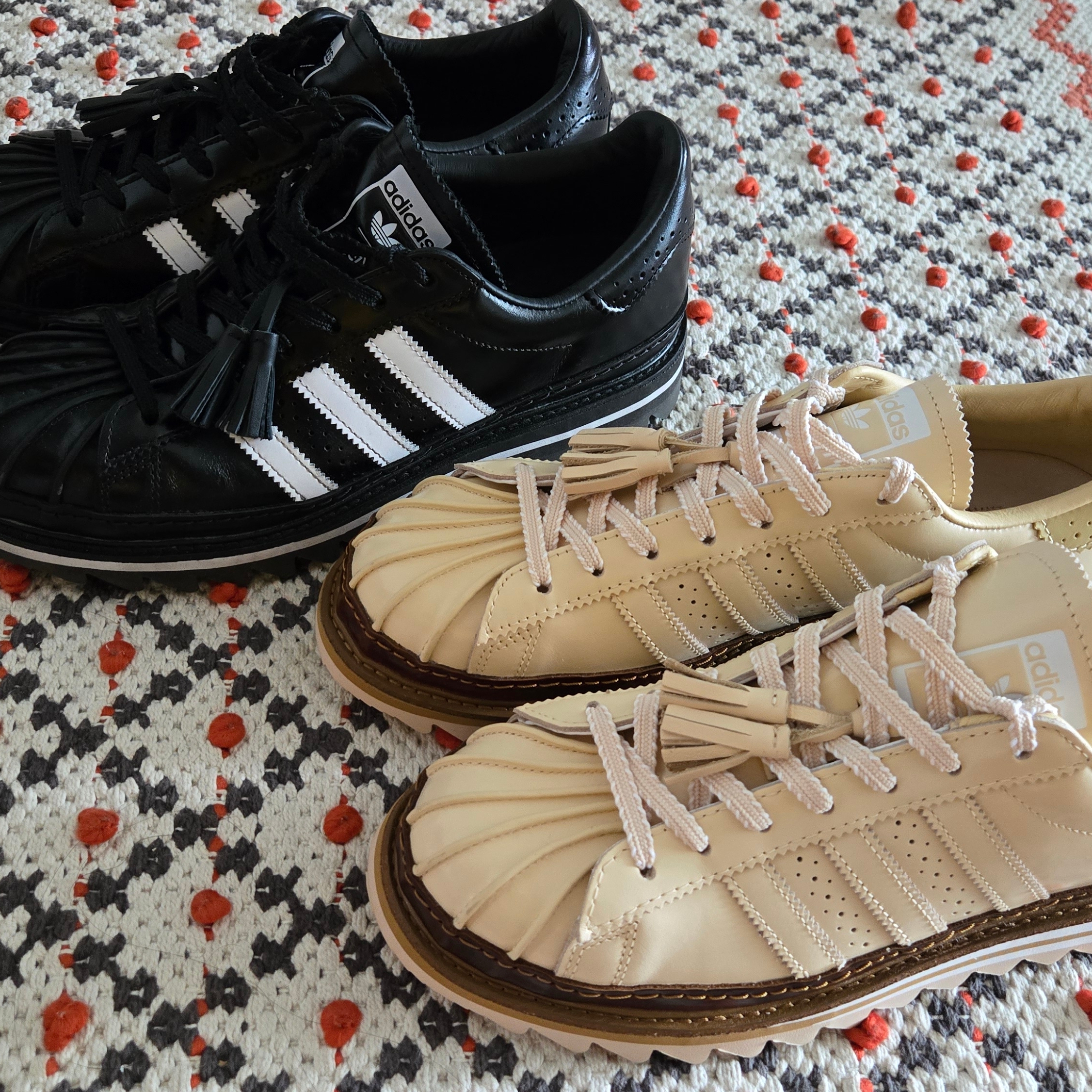 Adidas x Clot Originals Superstar Crystal Sand Cloud White 착용 스타일 - 2
