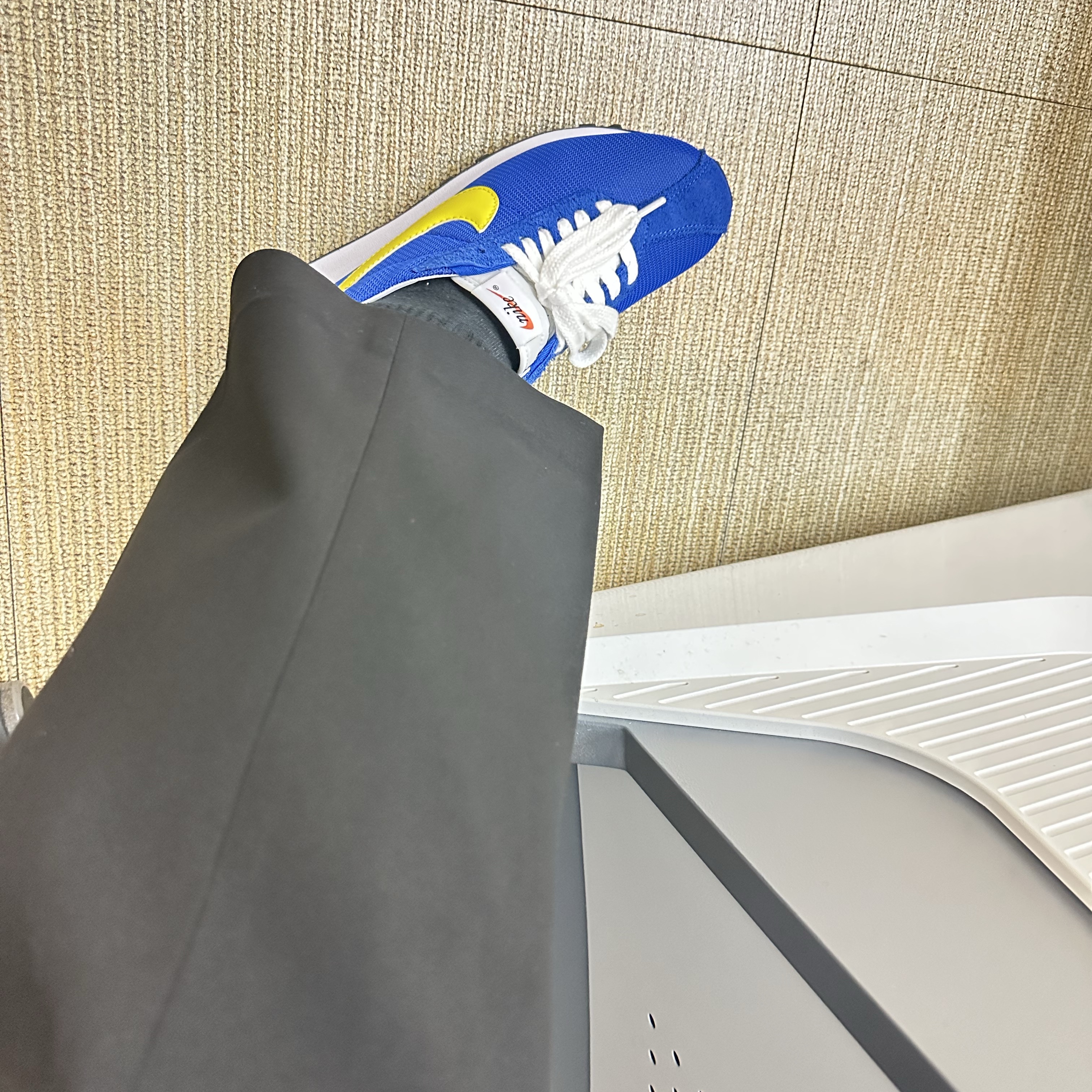 Nike LD-1000 SP Game Royal and Opti Yellow 착용 스타일