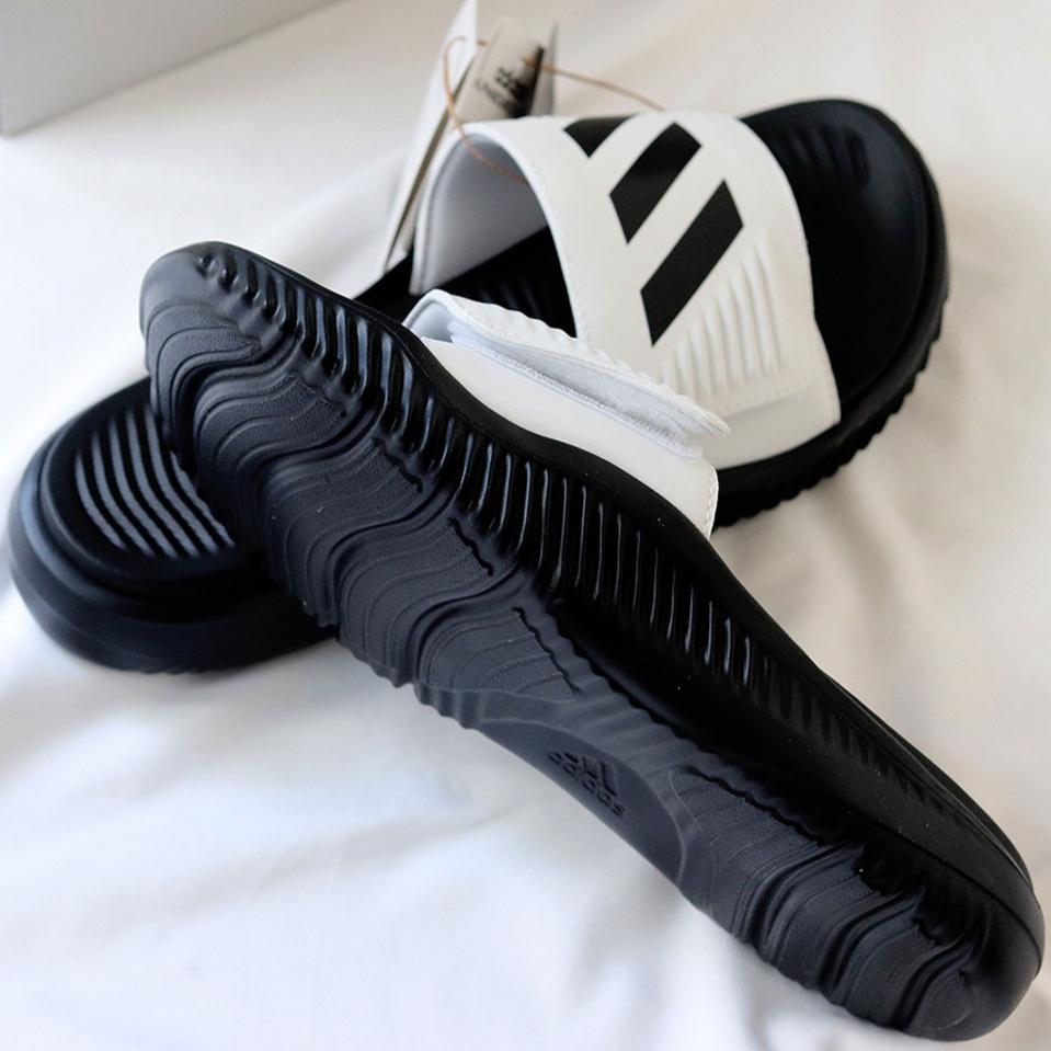 Adidas Alphabounce Slide White Core Black 착용 스타일 - 2