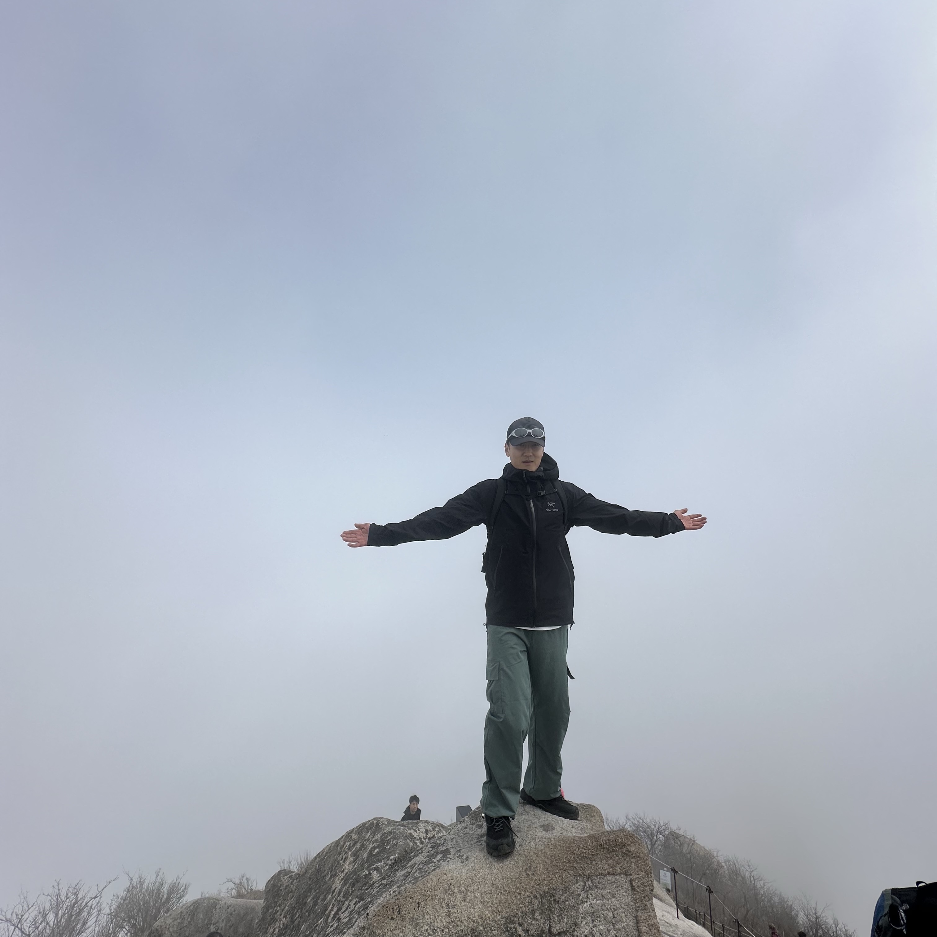 Arc'teryx Beta LT Jacket Black 착용 스타일 - 4