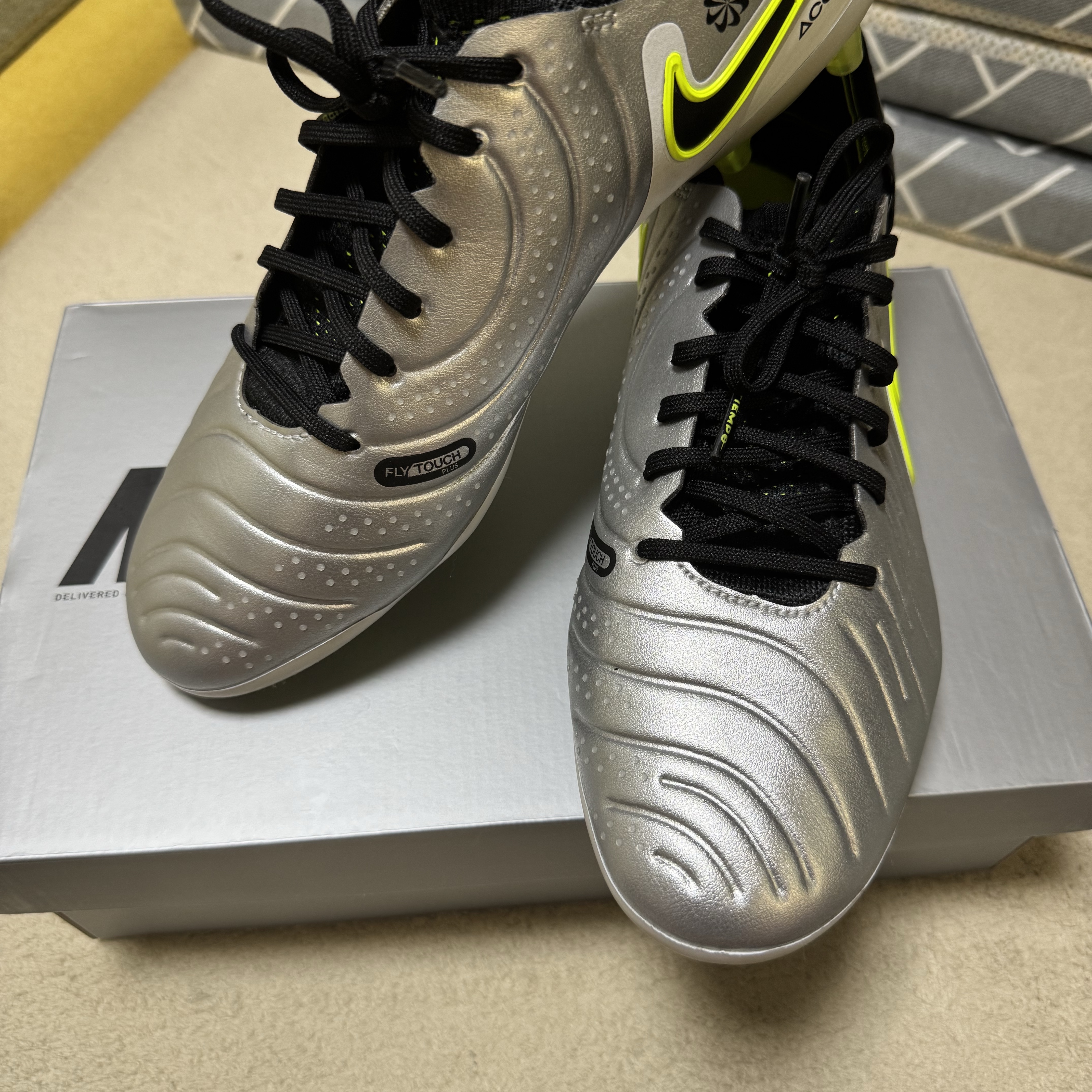 Nike Tiempo Legend 10 Elite AG Metallic Silver Volt 착용 스타일 - 1