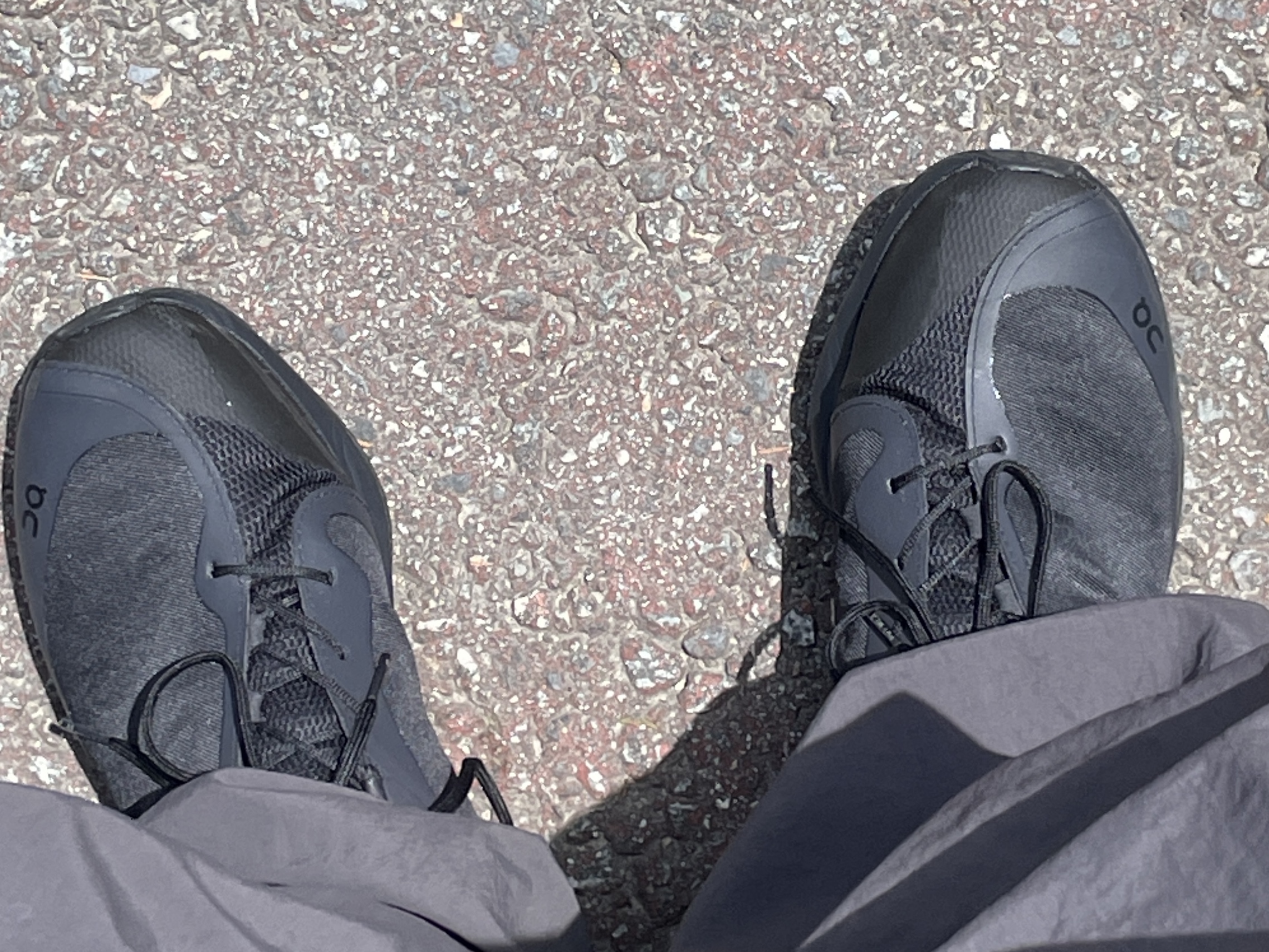 On Running x Post Archive Faction (Paf) Cloudventure Peak All Black 착용 스타일 - 1