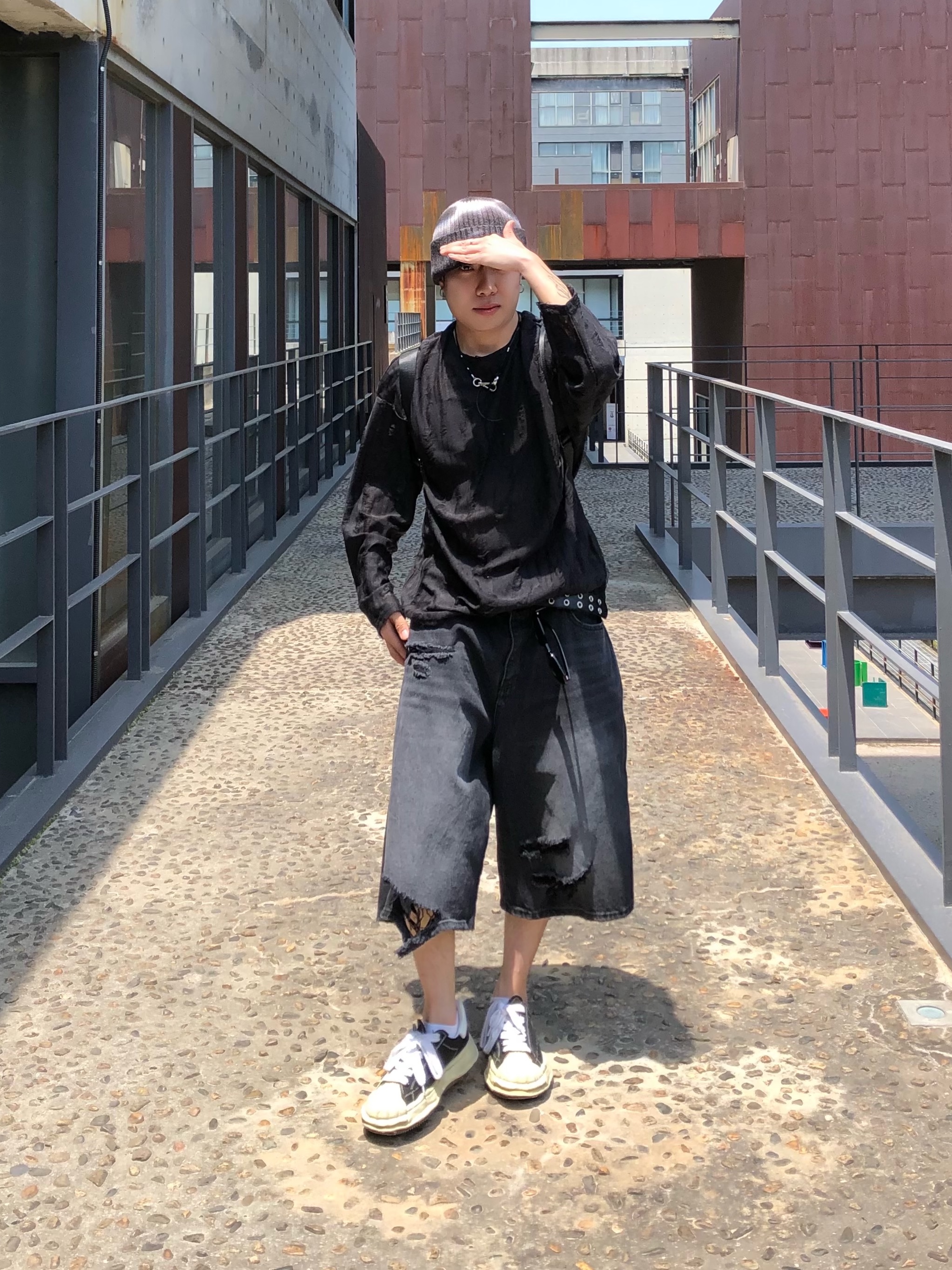 Maison Mihara Yasuhiro Blakey VL OG Sole Canvas Low-top Sneakers Black 착용 스타일 - 4