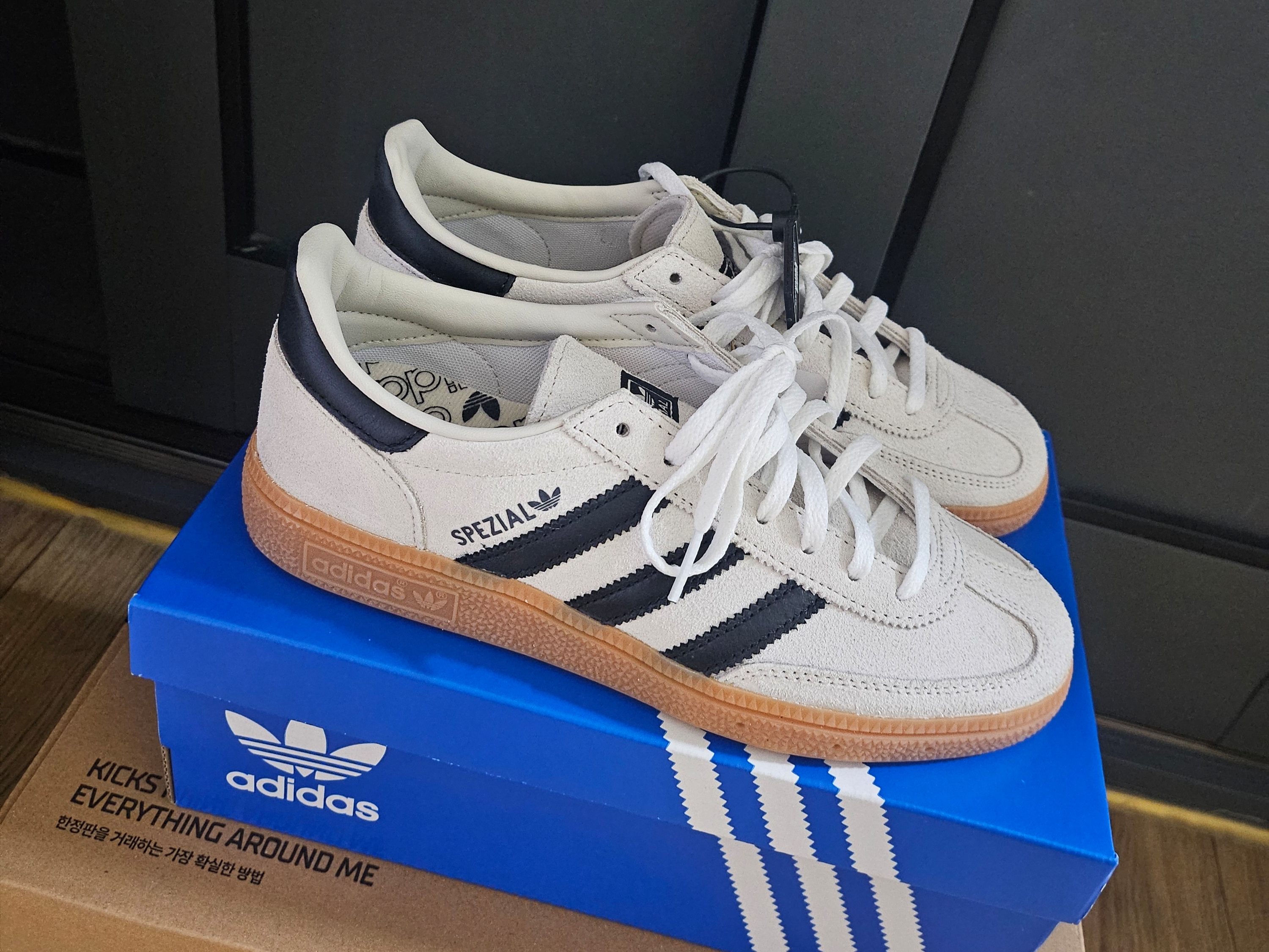 (W) Adidas Spezial Handball Aluminium Core Black 착용 스타일