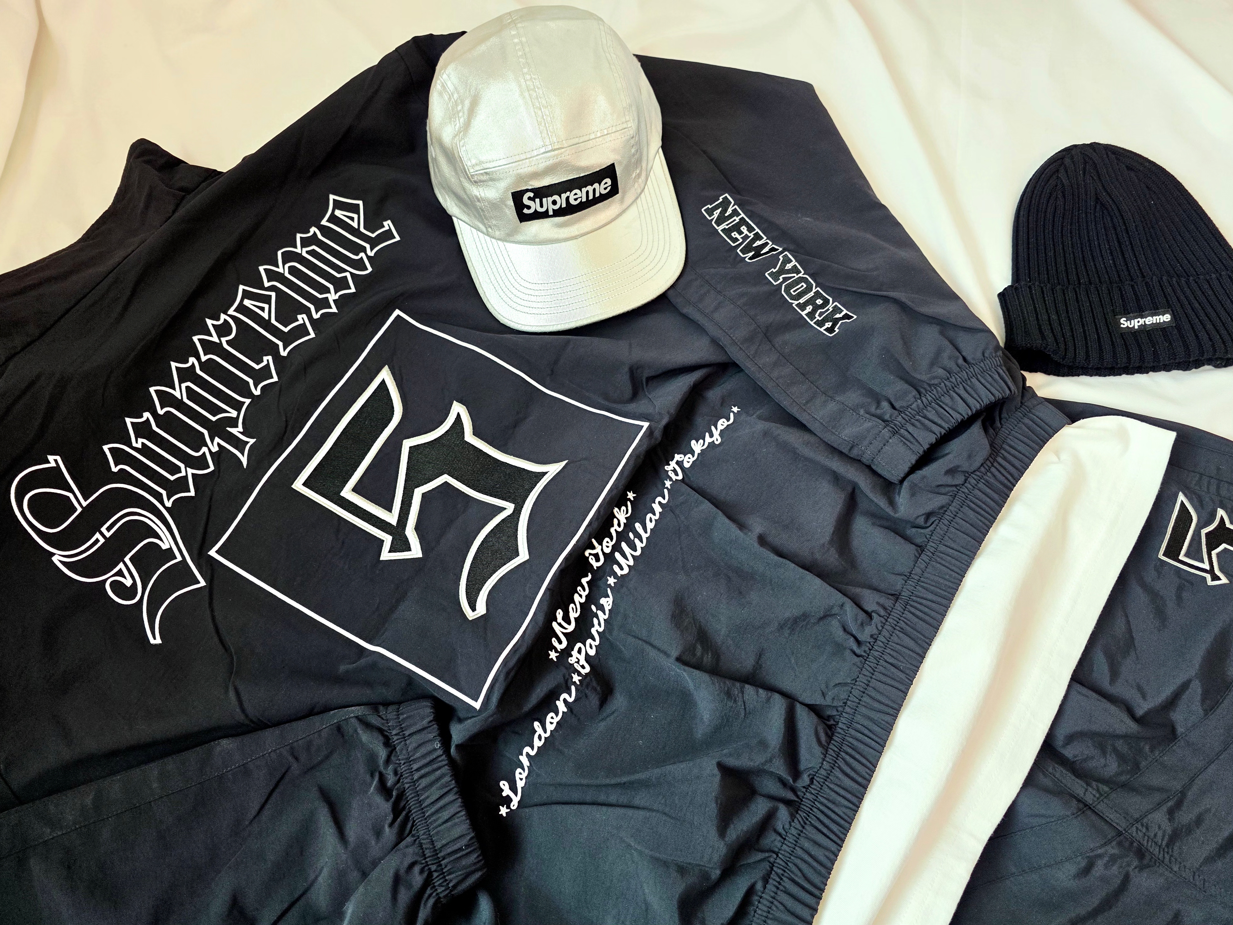 Jordan 4 Retro OG White Cement 2025, Supreme Old English Track Pants Black - 25SS 착용 스타일 - 5