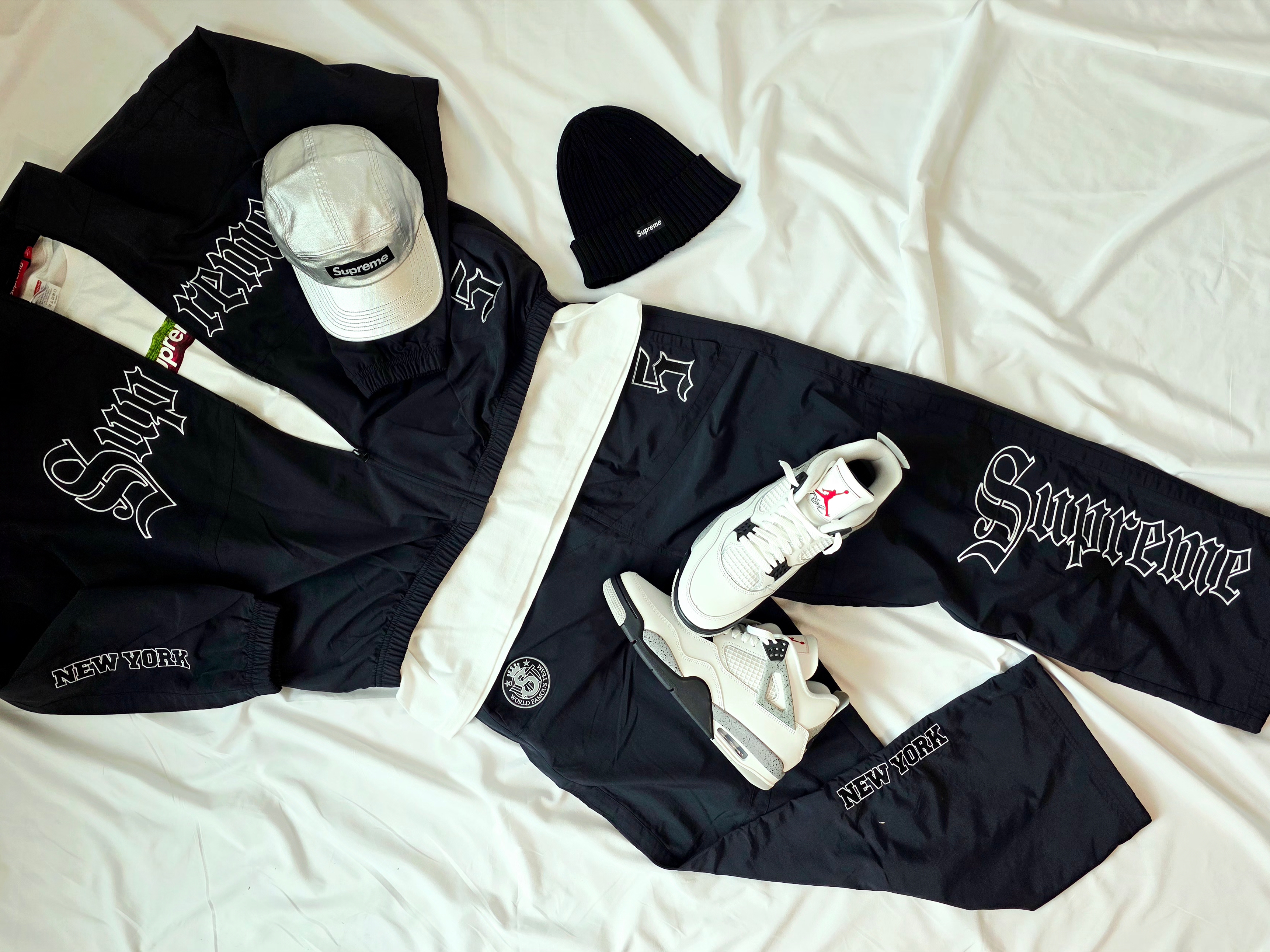 Jordan 4 Retro OG White Cement 2025, Supreme Old English Track Pants Black - 25SS 착용 스타일 - 1