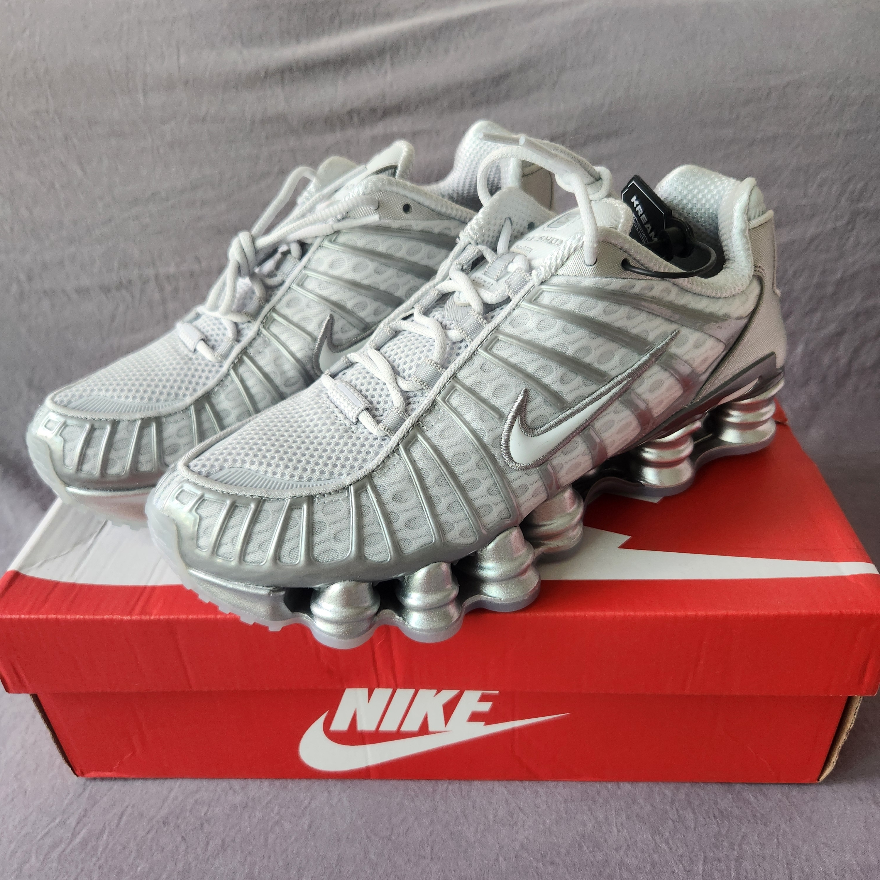 (W) Nike Shox TL Pure Platinum and Metallic Silver 착용 스타일