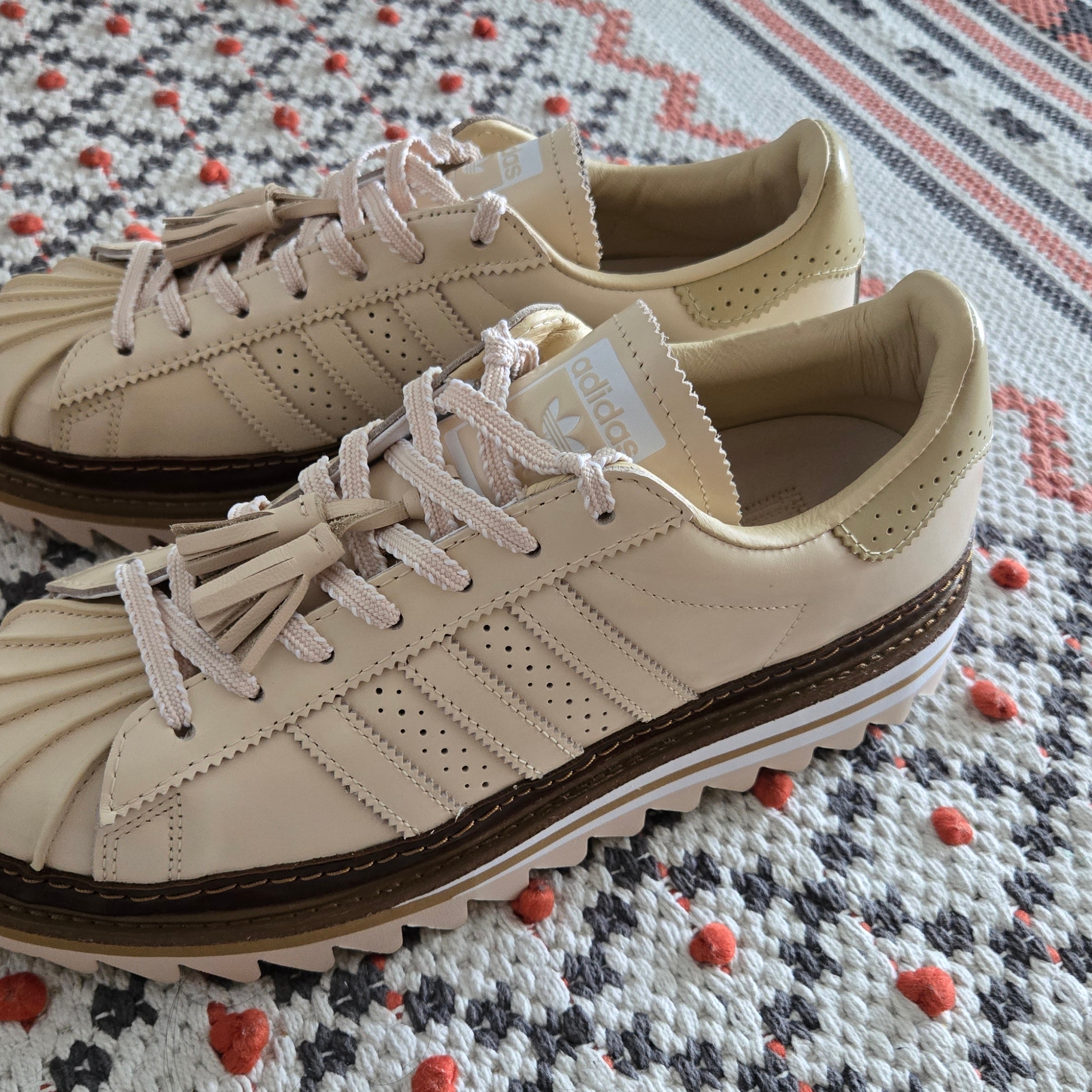 Adidas x Clot Originals Superstar Crystal Sand Cloud White 착용 스타일 - 5