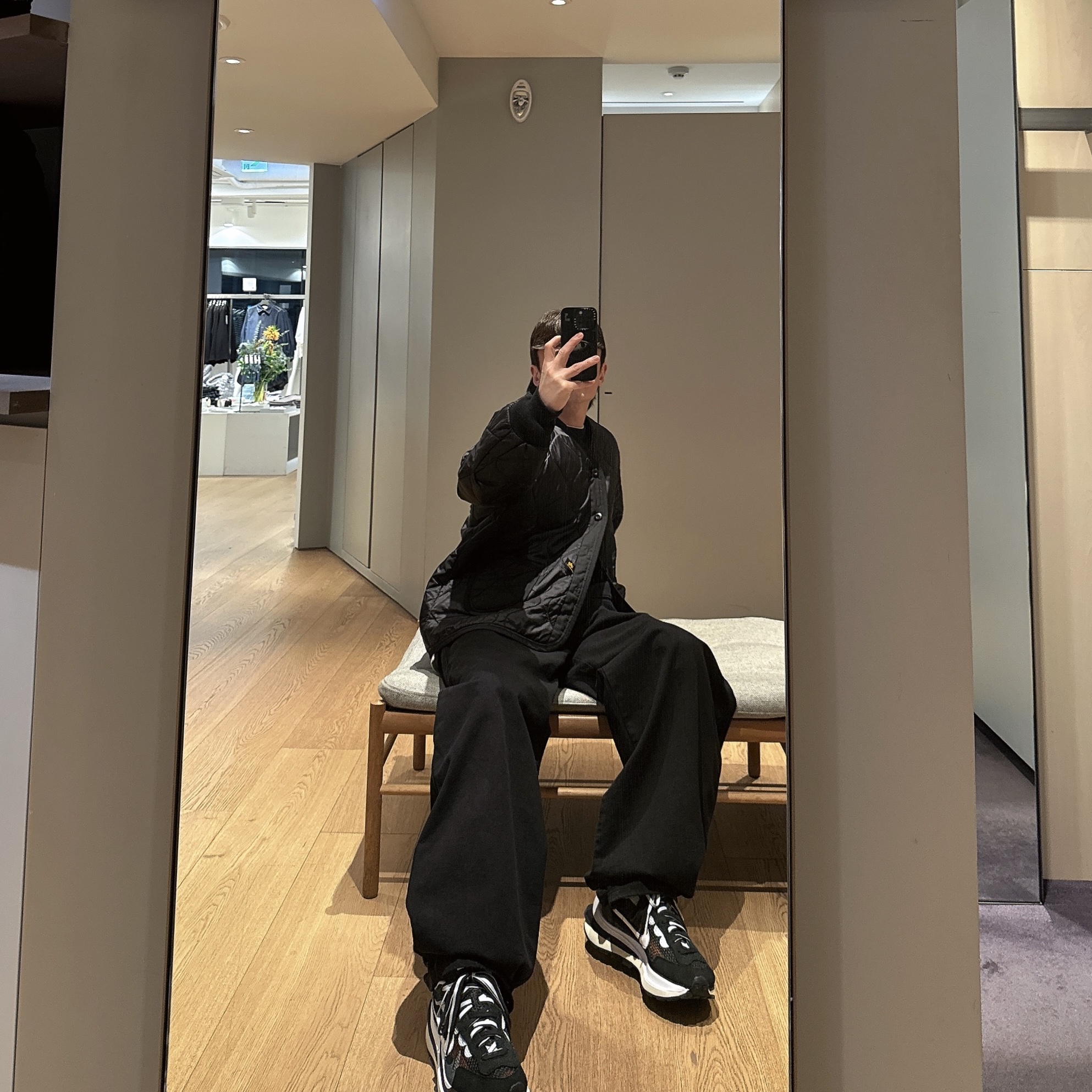 Nike x Sacai VaporWaffle Black White, CDG x Alpha Industries Liner Jacket Black 착용 스타일
