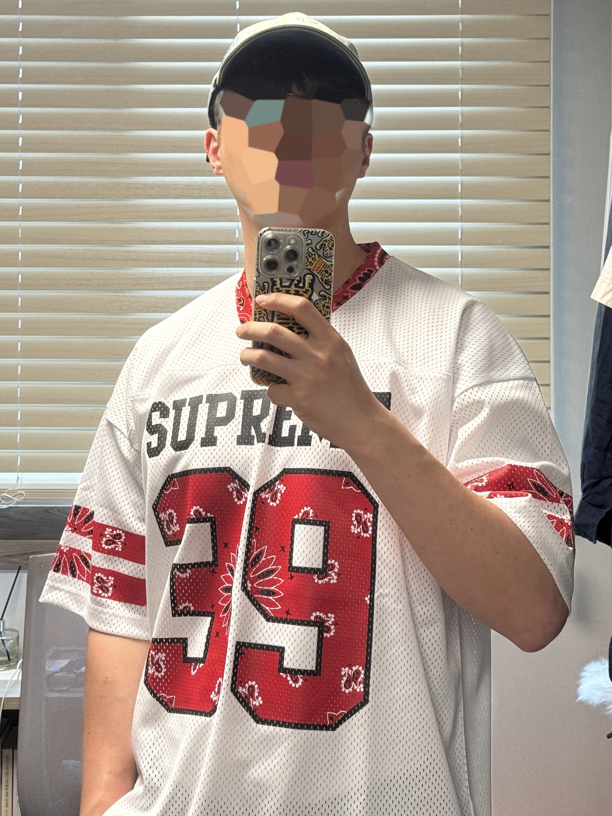 Supreme Bandana Football Jersey White - 25SS, Supreme Cordura Denim S Logo 6-Panel Bleached Indigo - 25SS 착용 스타일