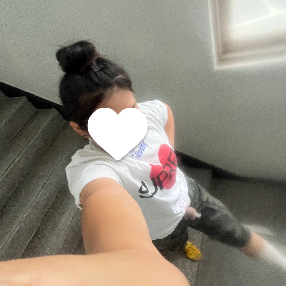Supreme Announcing T-Shirt White - 25SS, Onitsuka Tiger Mexico 66 Yellow Black 착용 스타일 - 1