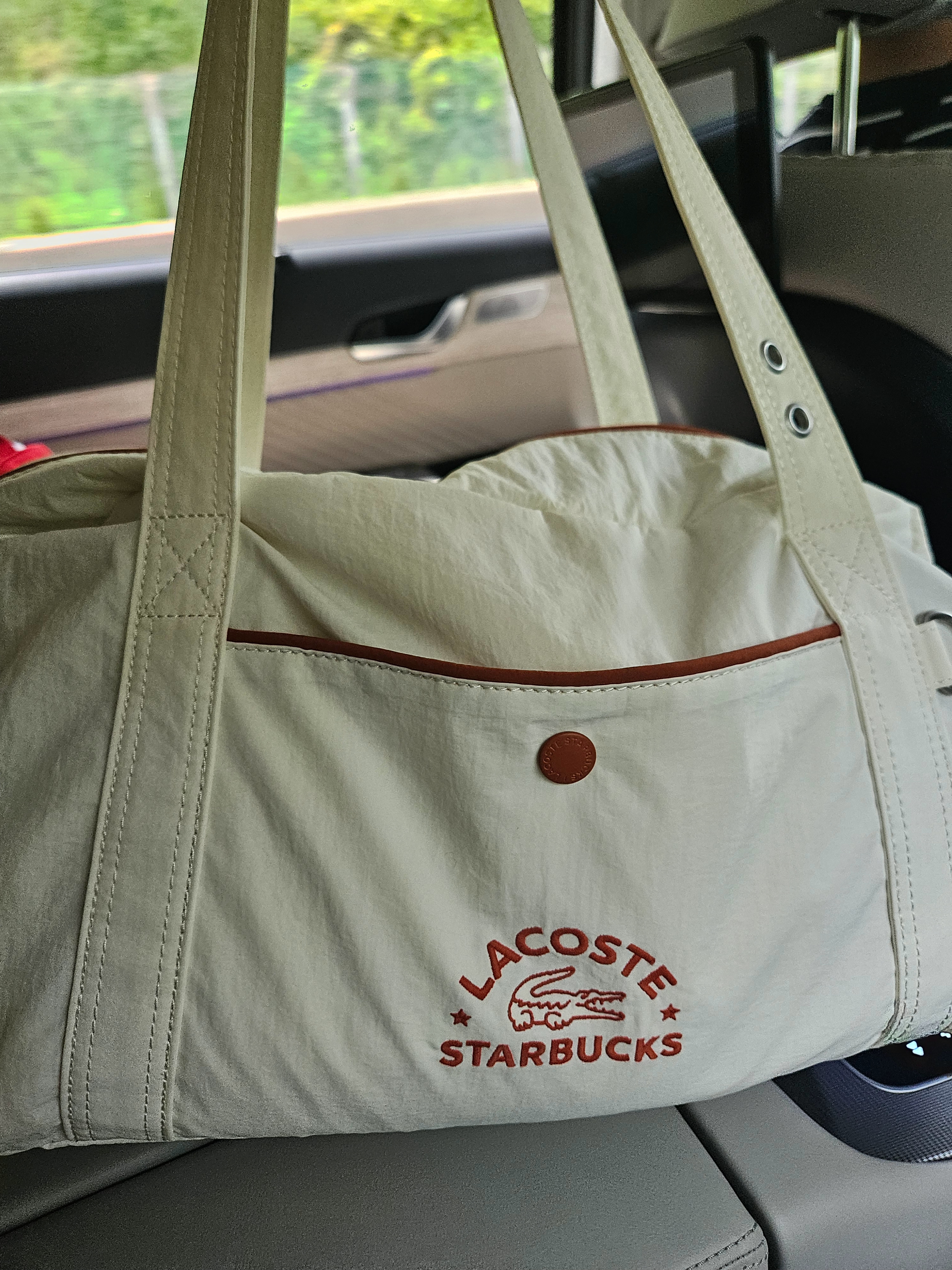 Starbucks x Lacoste Multiple Bag Ivory, Pop Mart Fall In Wild Labubu Series Toy Keyring 착용 스타일 - 2