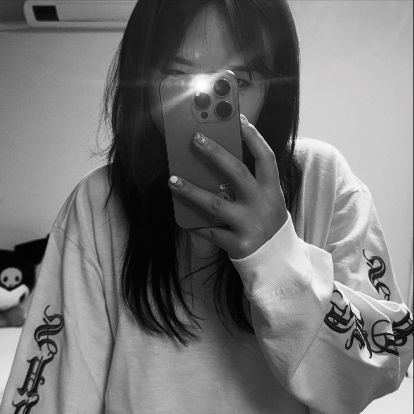 Supreme Old English L/S Top White - 24FW 착용 스타일 - 2